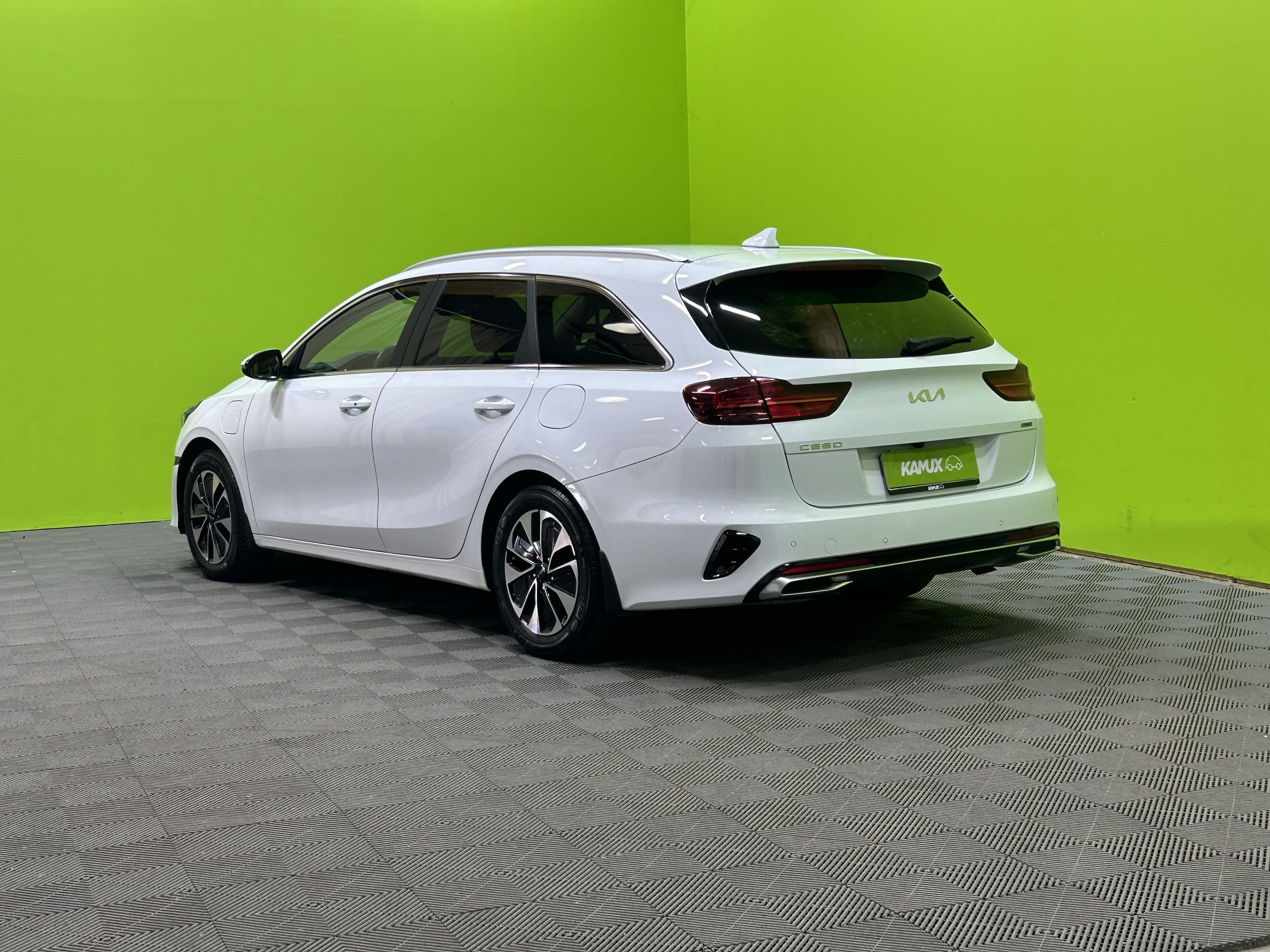 Kia Ceed 1.6 Plug-in 2023, photo 5/21