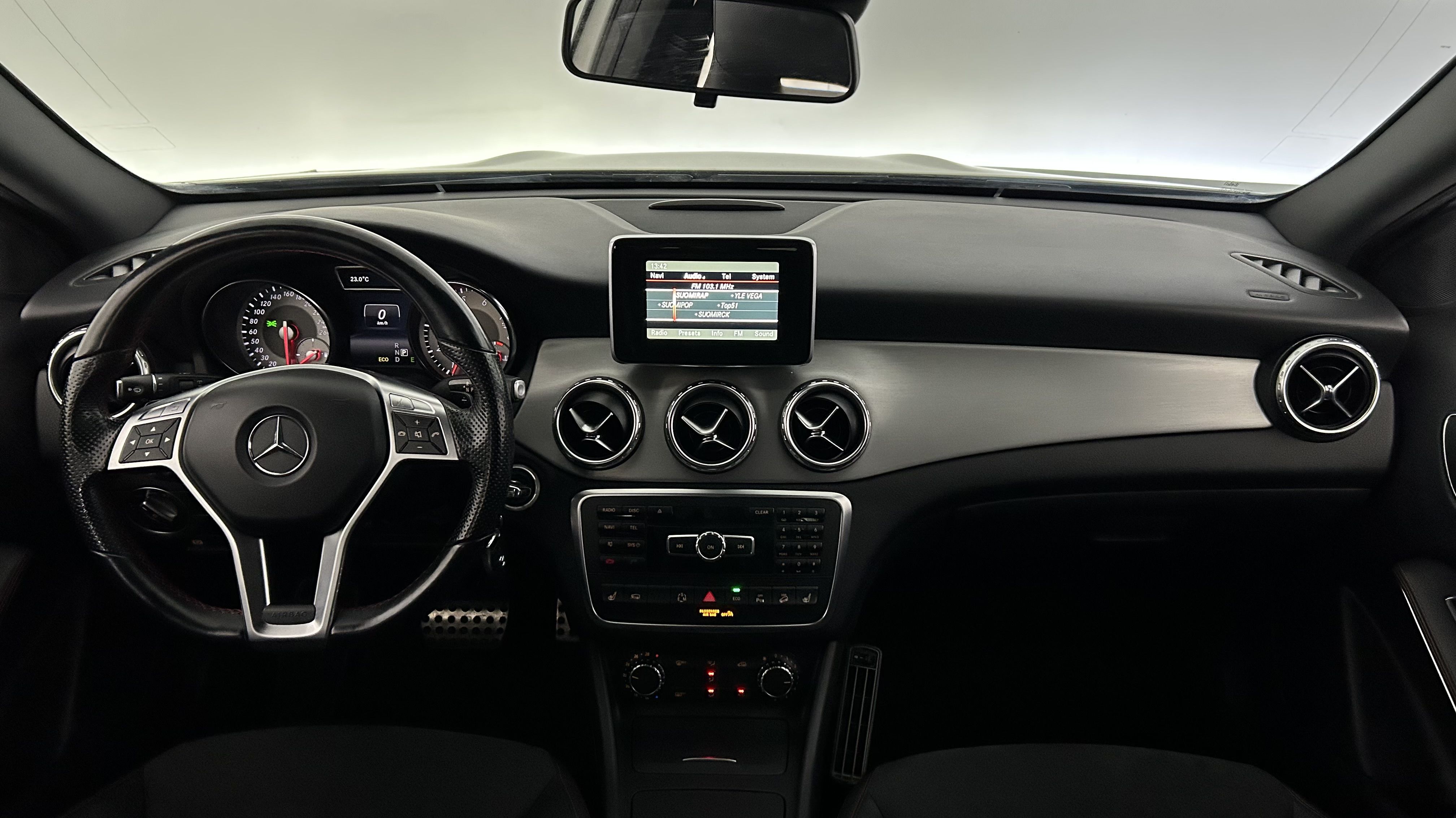 Mercedes-Benz GLA 250 4MATIC AMG 2014, kuva 7/23
