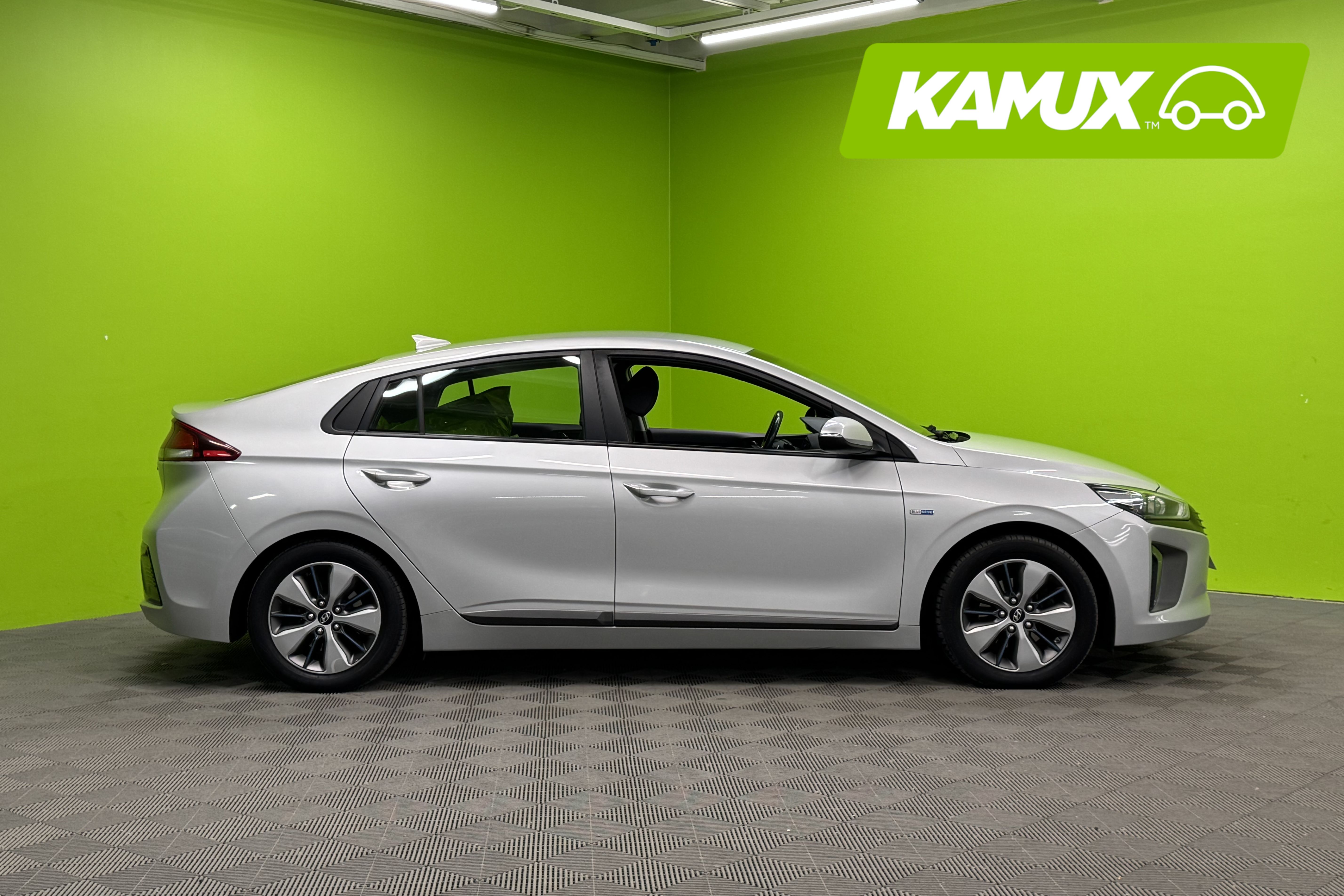 Hyundai Ioniq Plug-In DCT Comfort 2018, photo 2/26