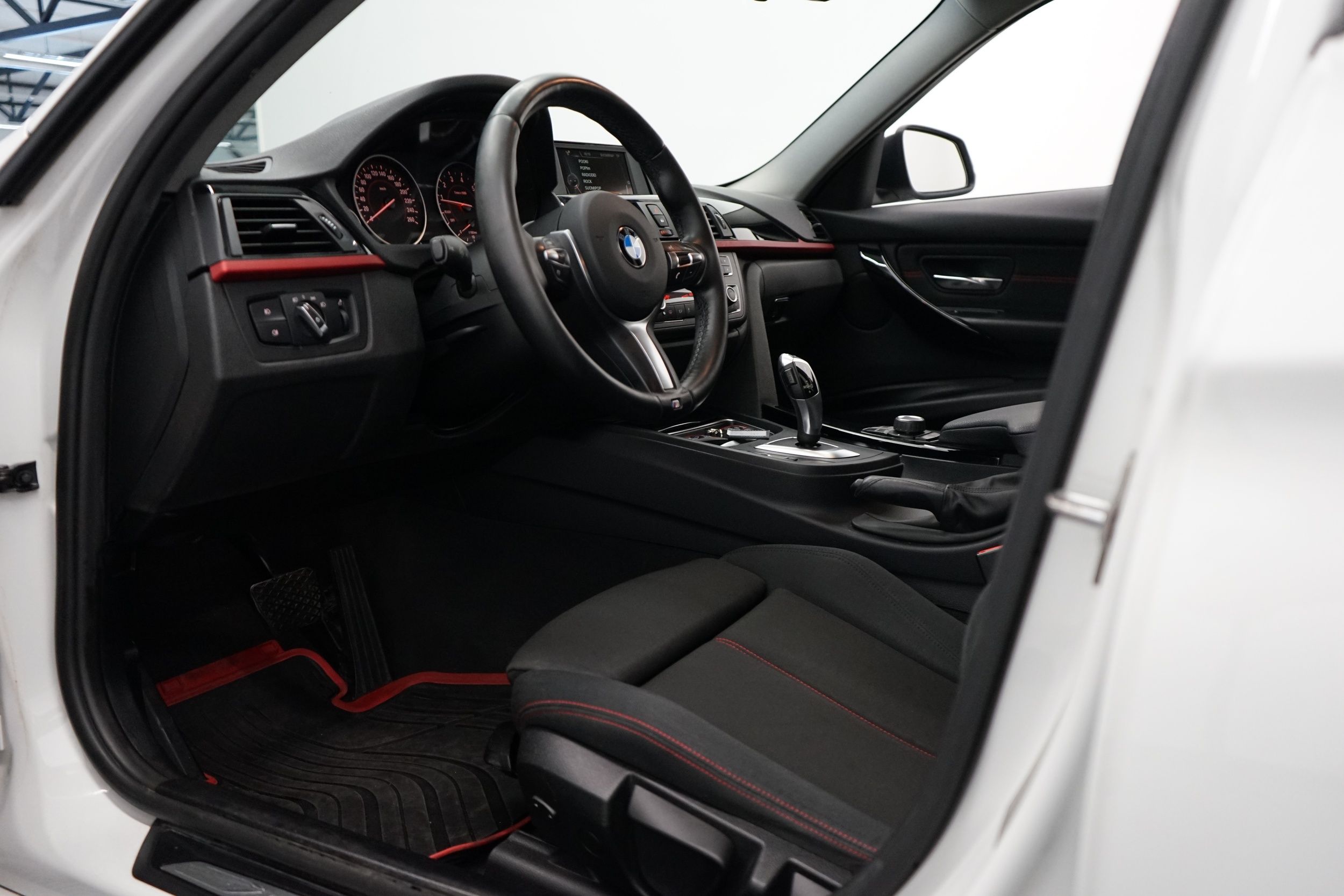 BMW 316 F30 Sedan 316i A Sportline 2015, kuva 7/21