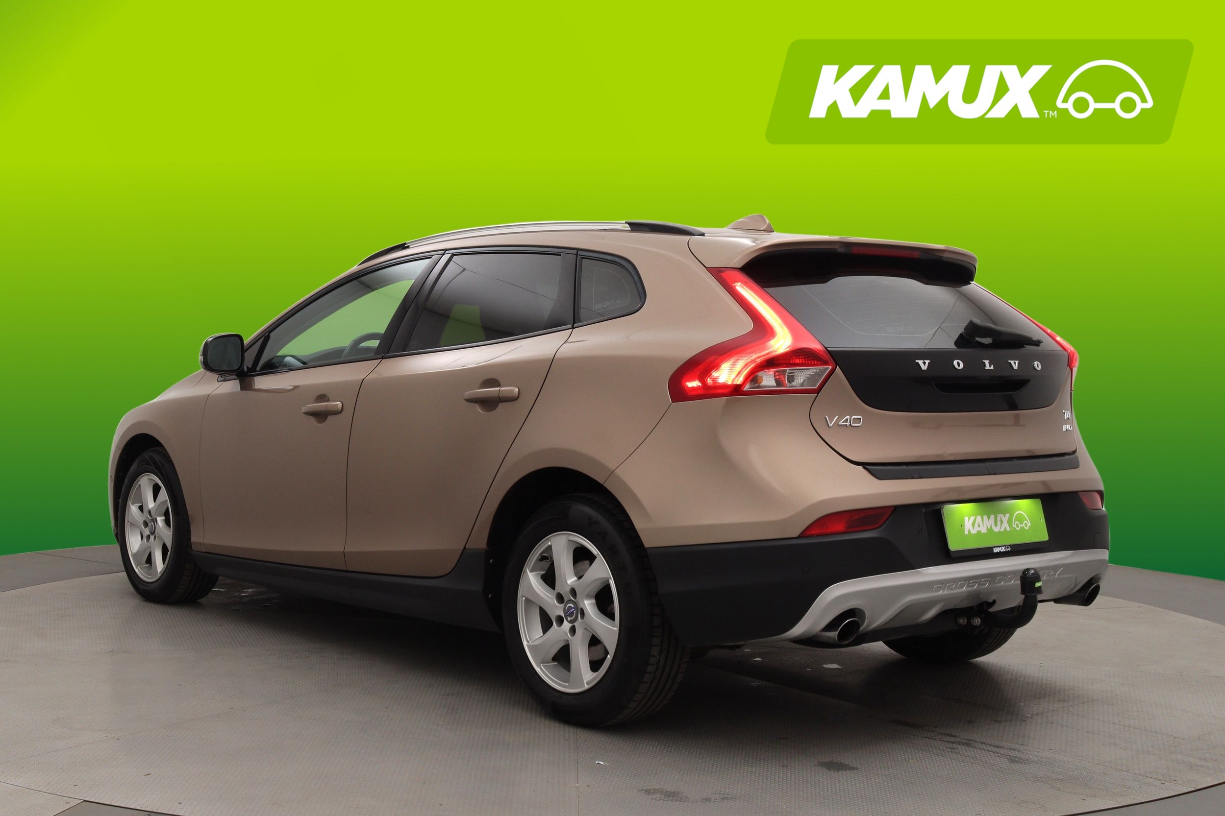 Volvo V40 Cross Country 2016, photo 4/28