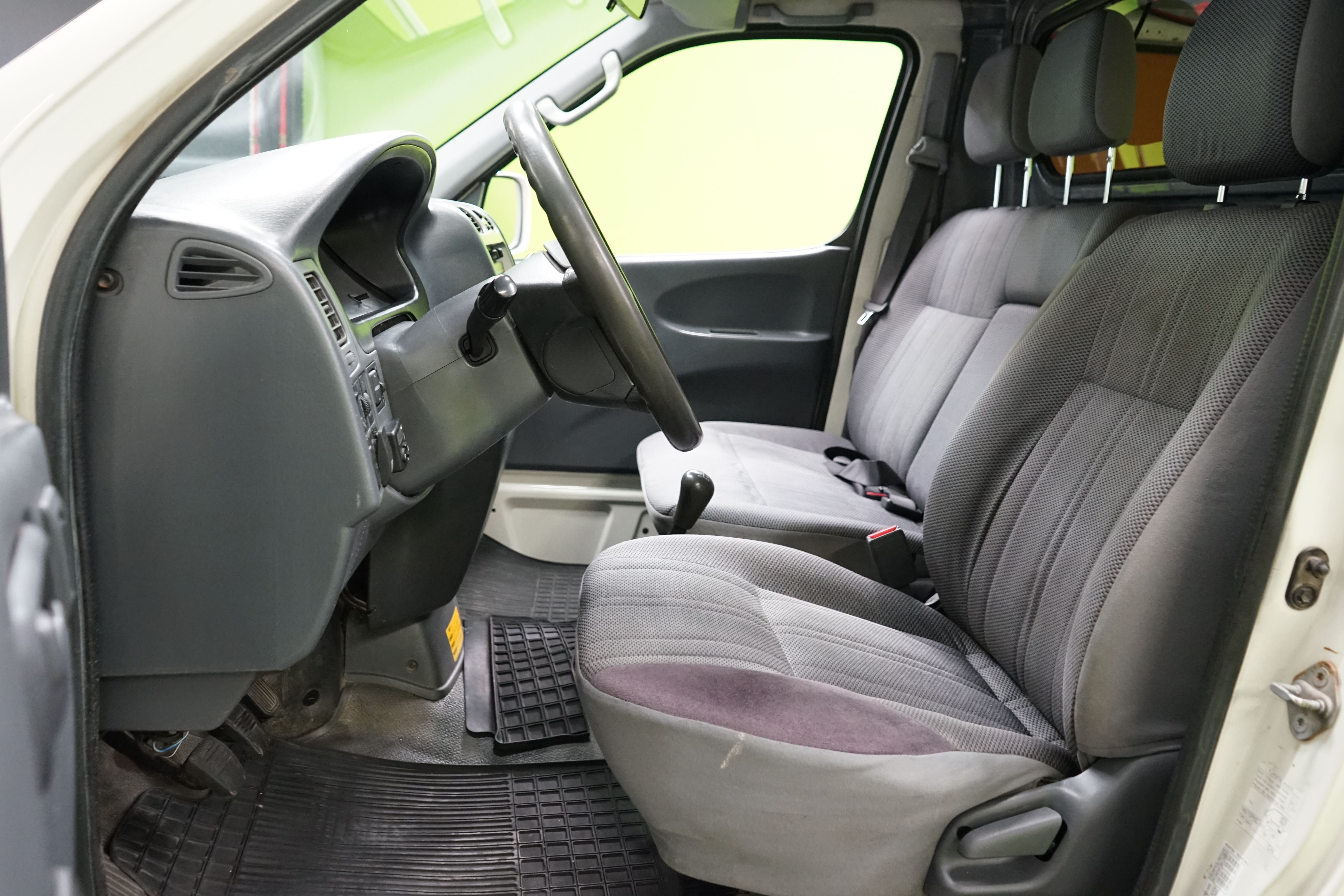 Toyota Hiace 2.5 D-4D 4X4 2007, photo 6/16