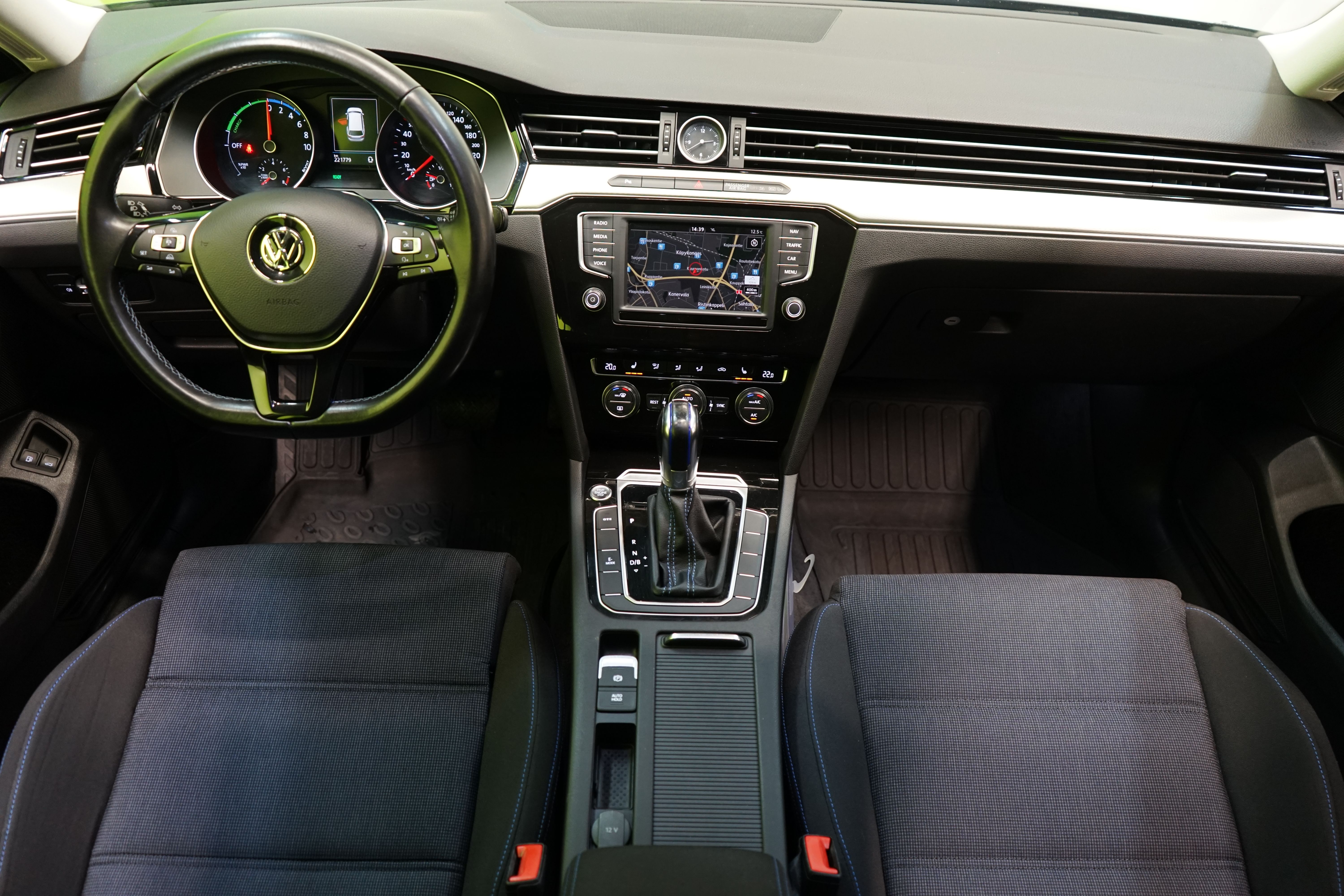 Volkswagen Passat 2017, photo 6/31