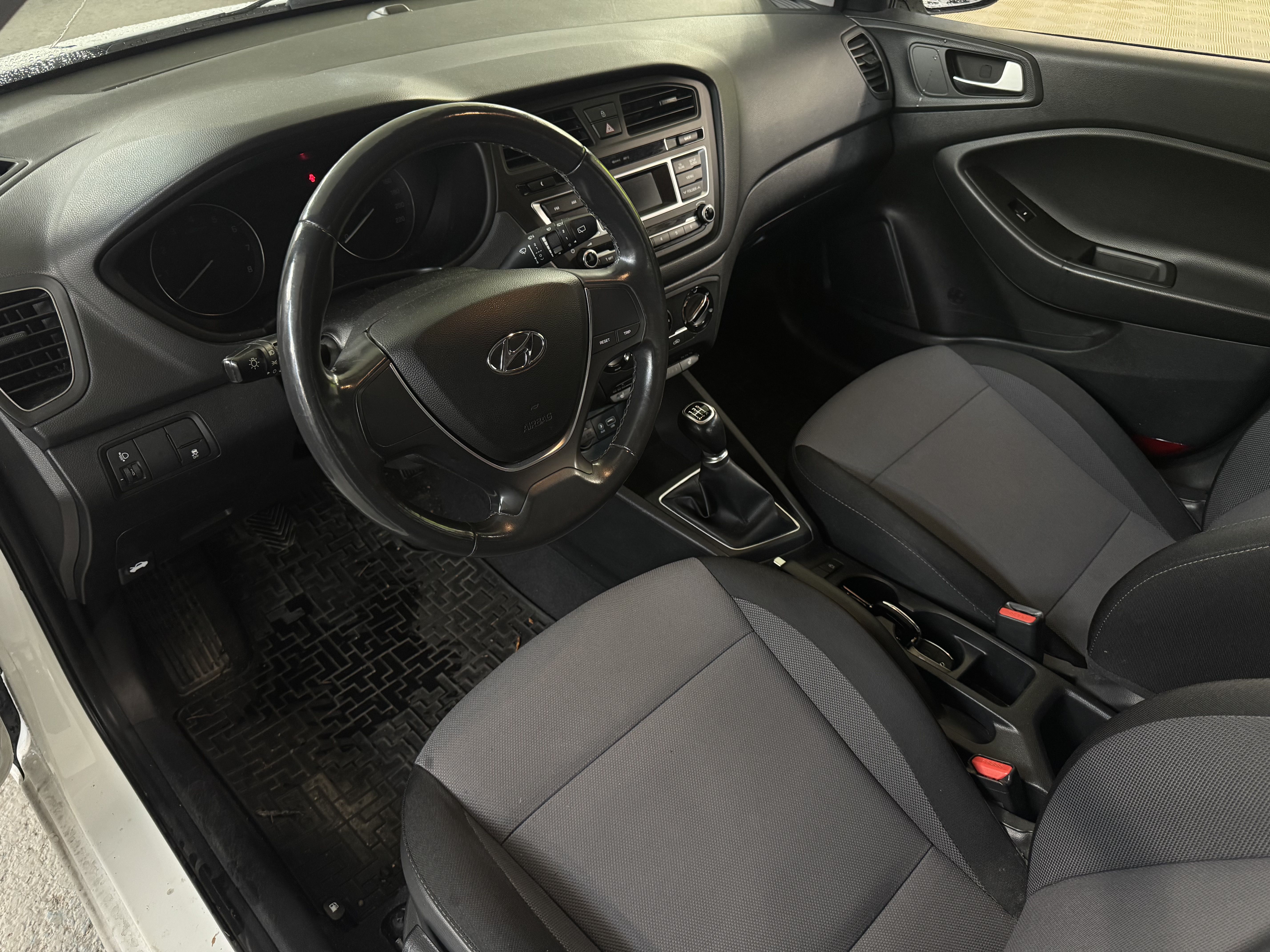 Hyundai i20 1,2 5MT ISG Classic 2017, kuva 3/4