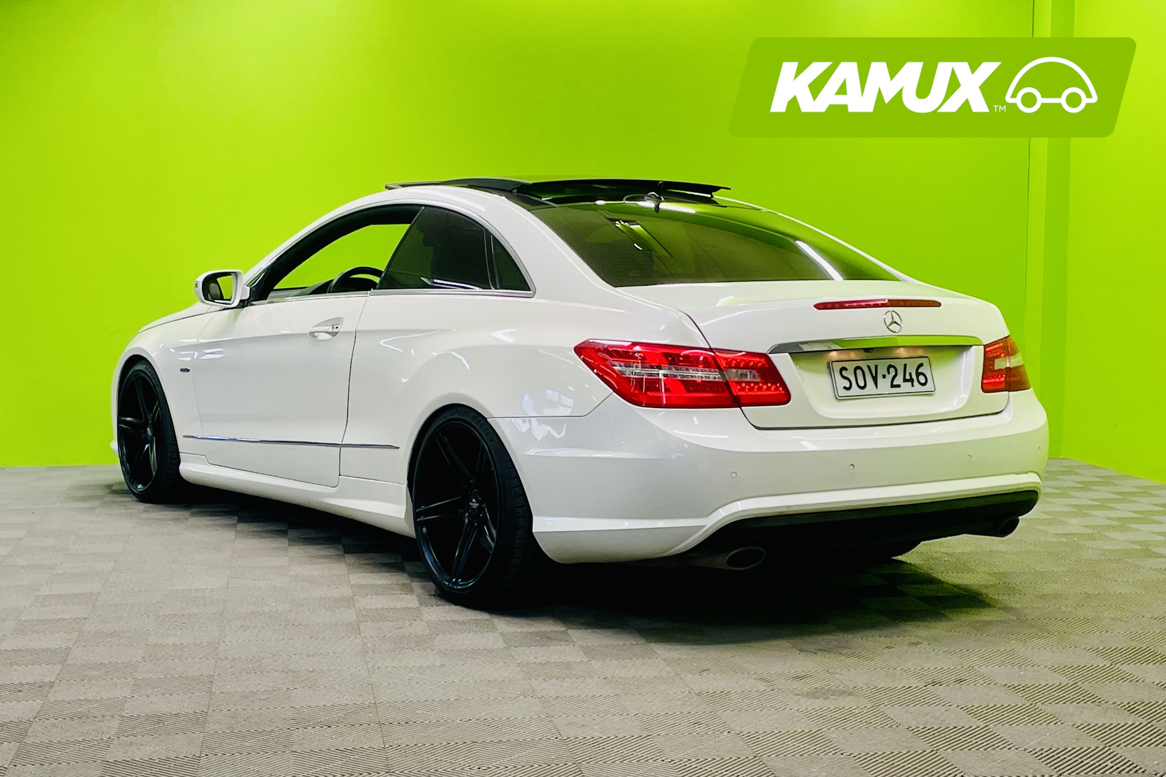 Mercedes-Benz E 350 CDI BE Coupé A AMG 2010, kuva 2/31