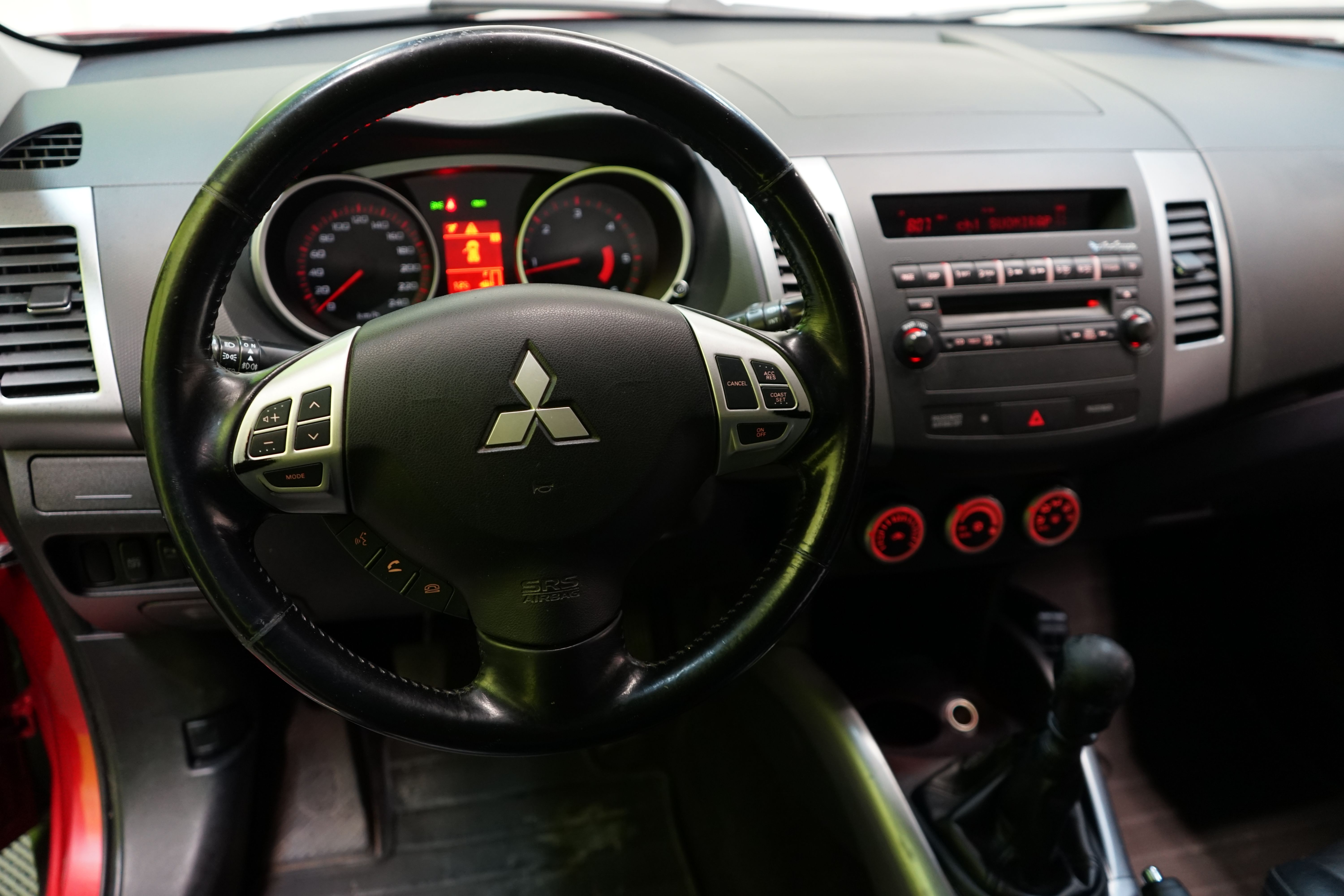 Mitsubishi Outlander 2.2 DI-D Intense 2008, kuva 6/23