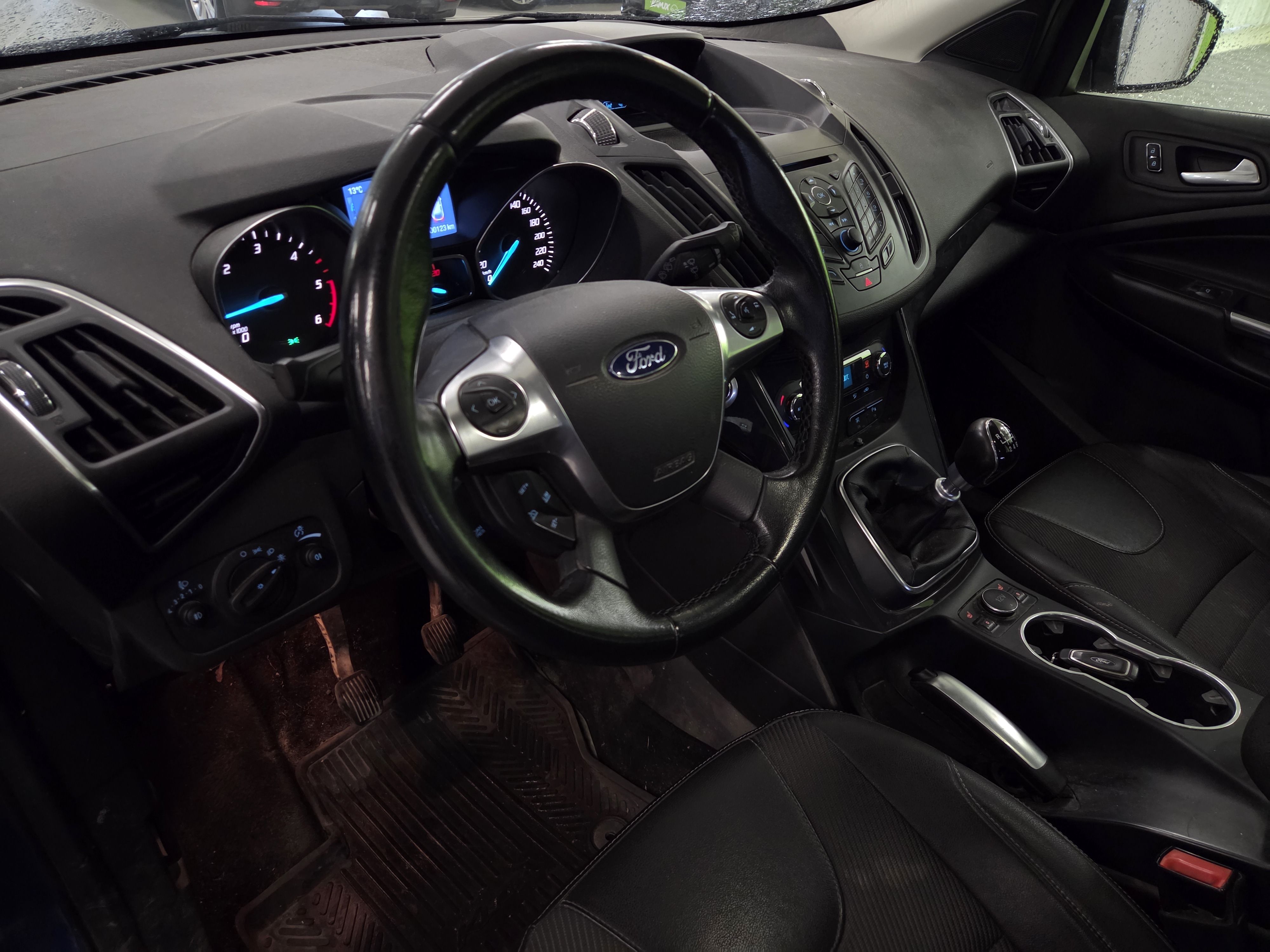 Ford Kuga 2.0 TDCi 4x4 Titanium 2014, kuva 3/3