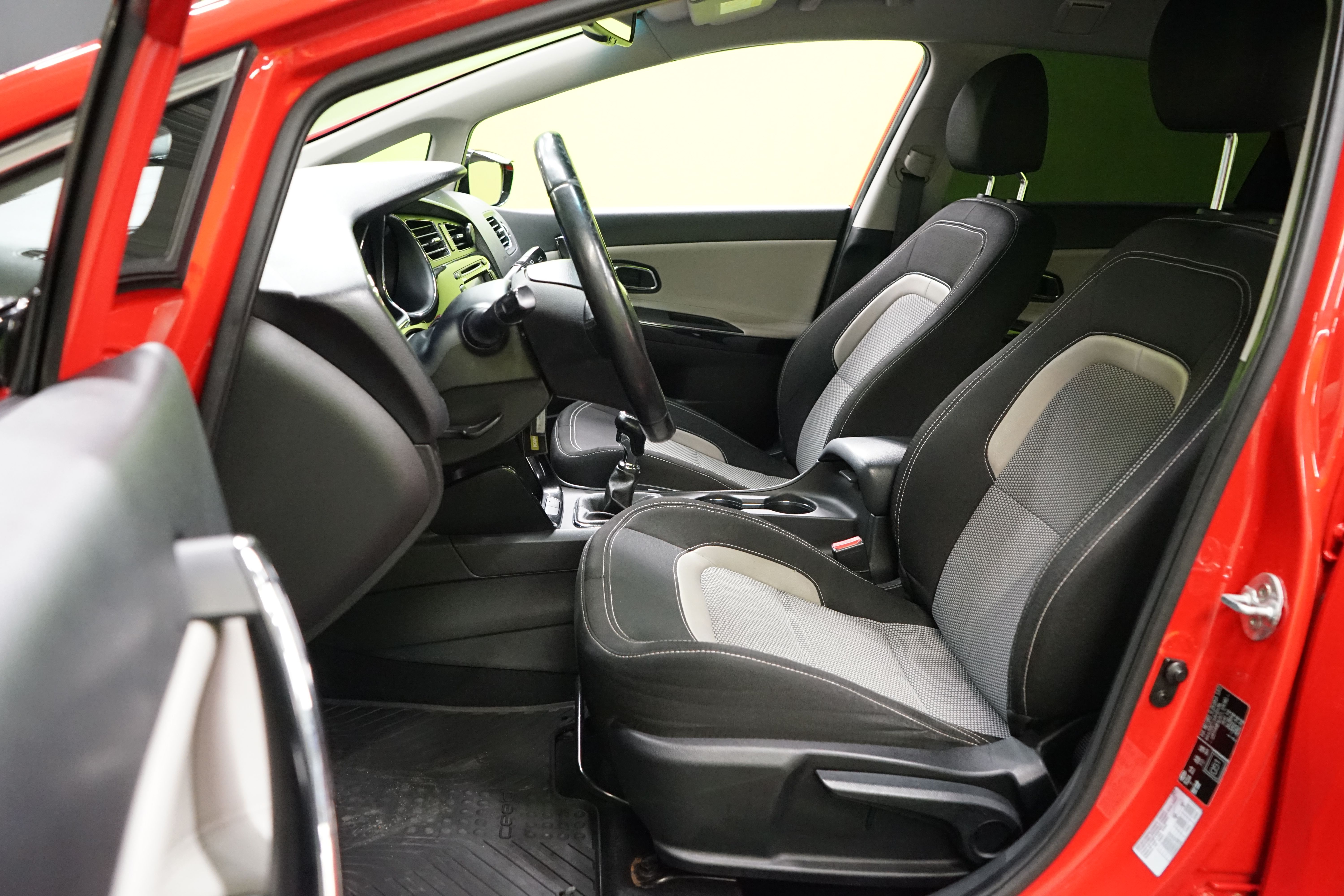 Kia Ceed 1,6 CRDi ISG EX SW EcoDynamics 2015, kuva 6/20