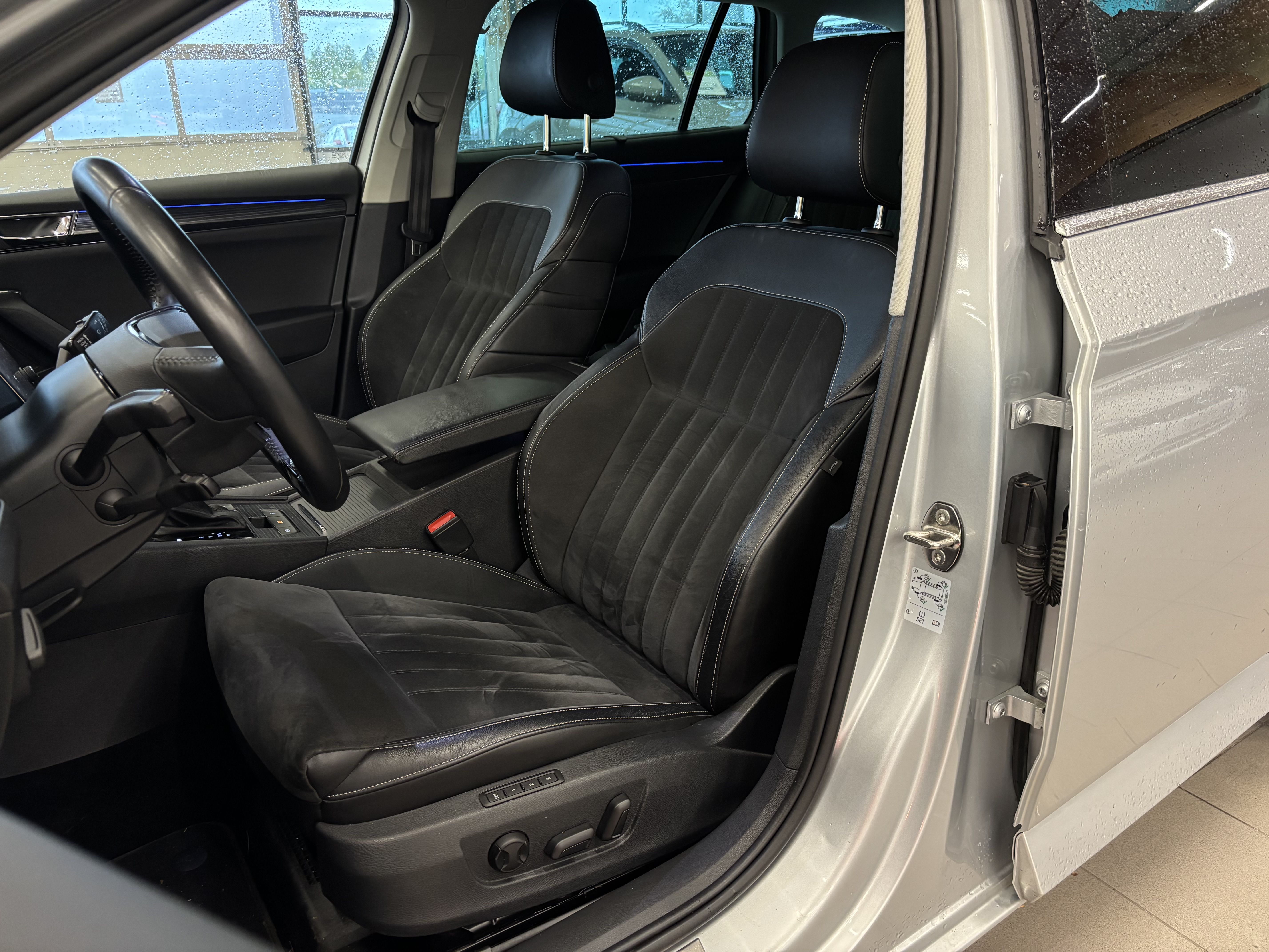 Skoda Superb 2021, photo 5/14