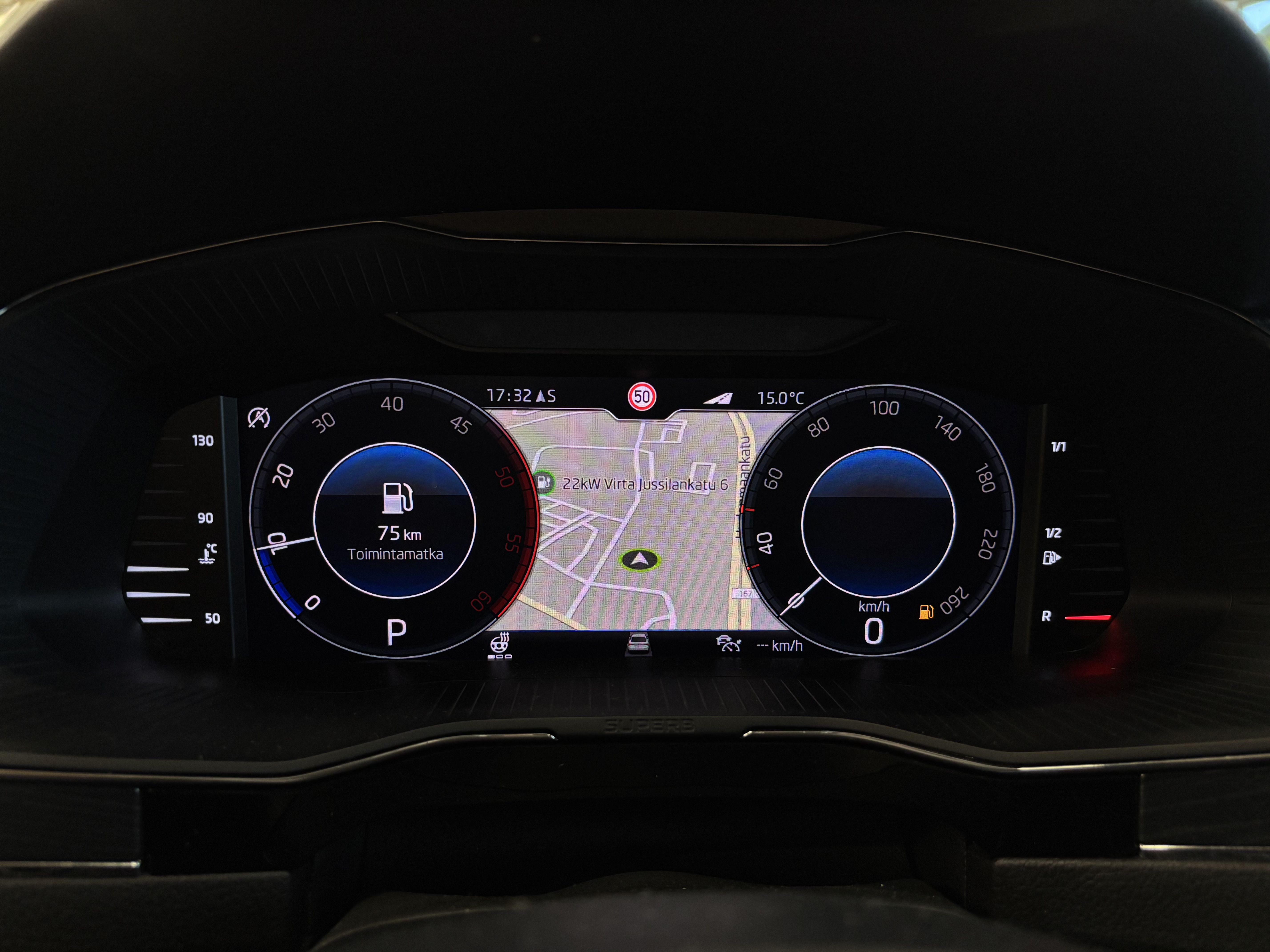 Skoda Superb 2021, photo 6/14