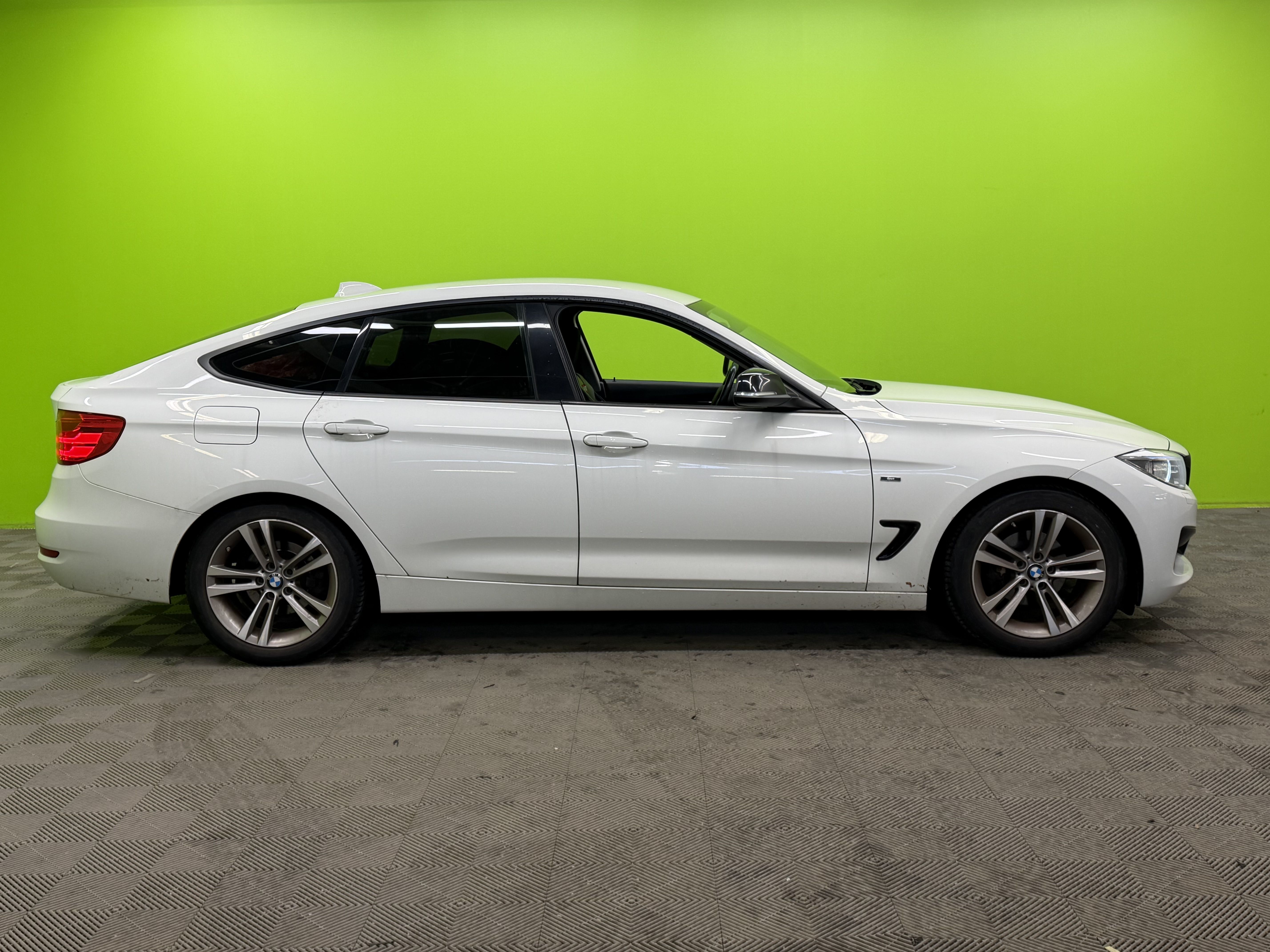 BMW 320 Gran Turismo 2015, kuva 2/5