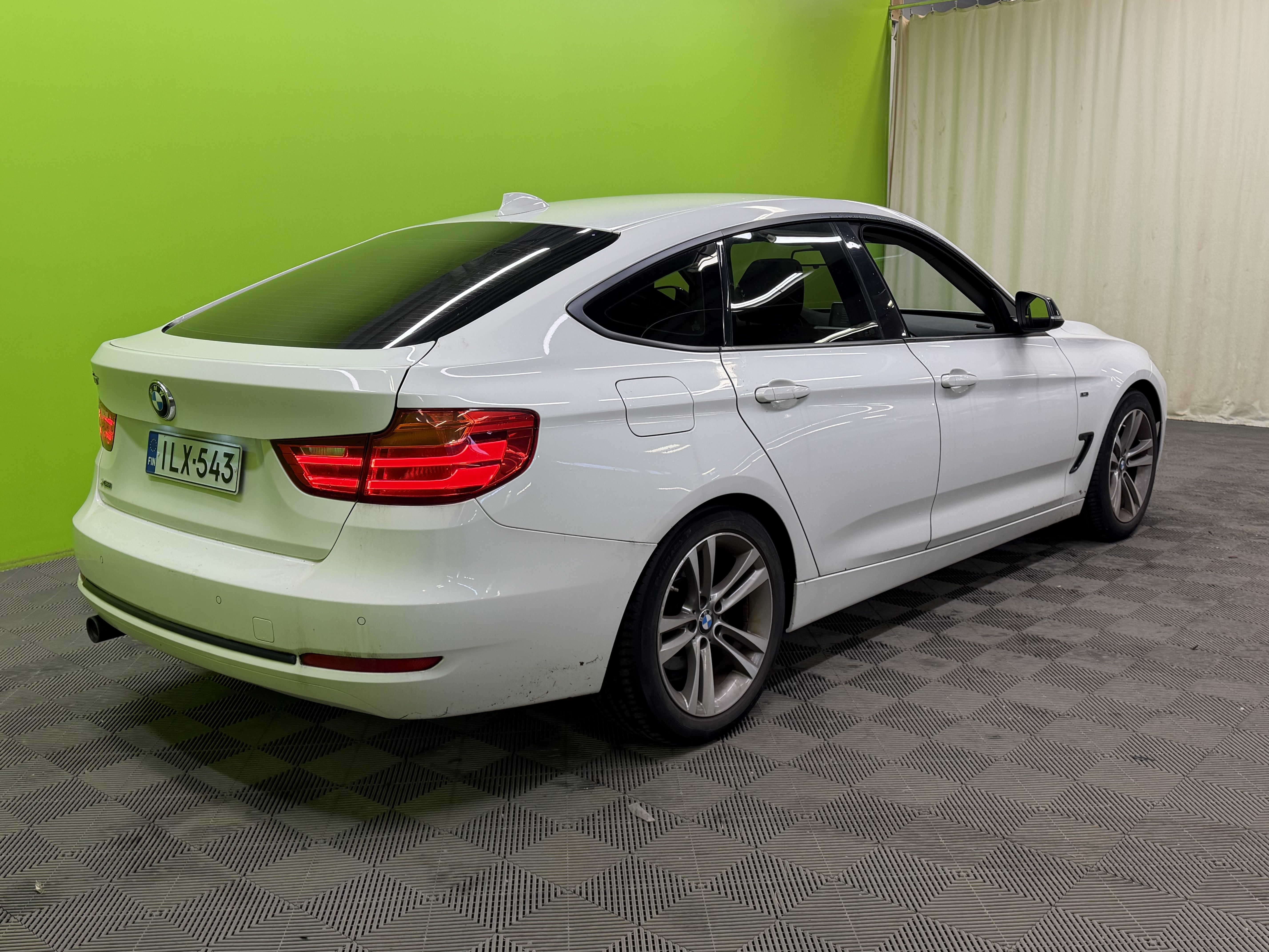 BMW 320 Gran Turismo 2015, kuva 3/5