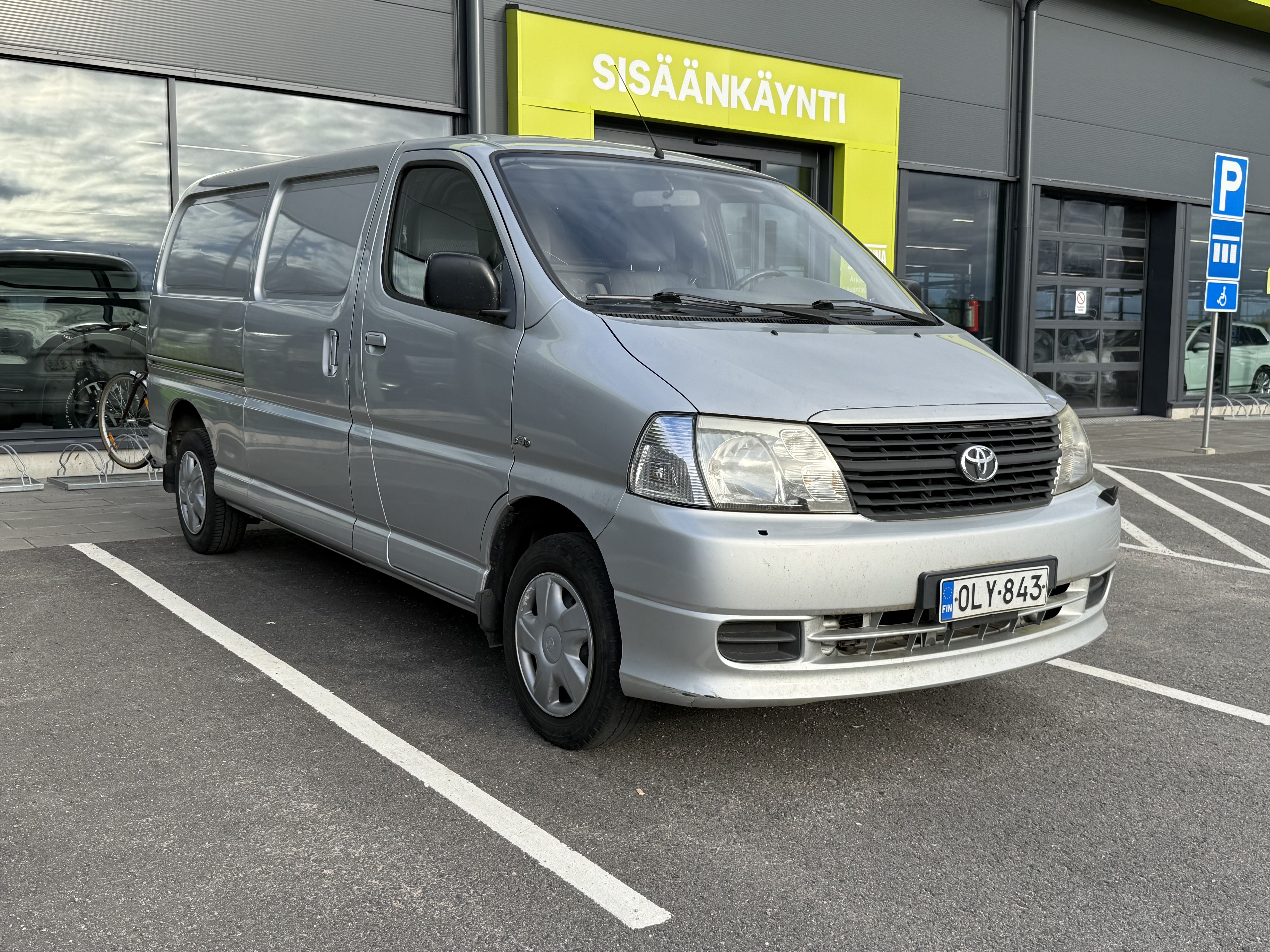 Toyota Hiace 2.5D-4D 2007, kuva 2/6