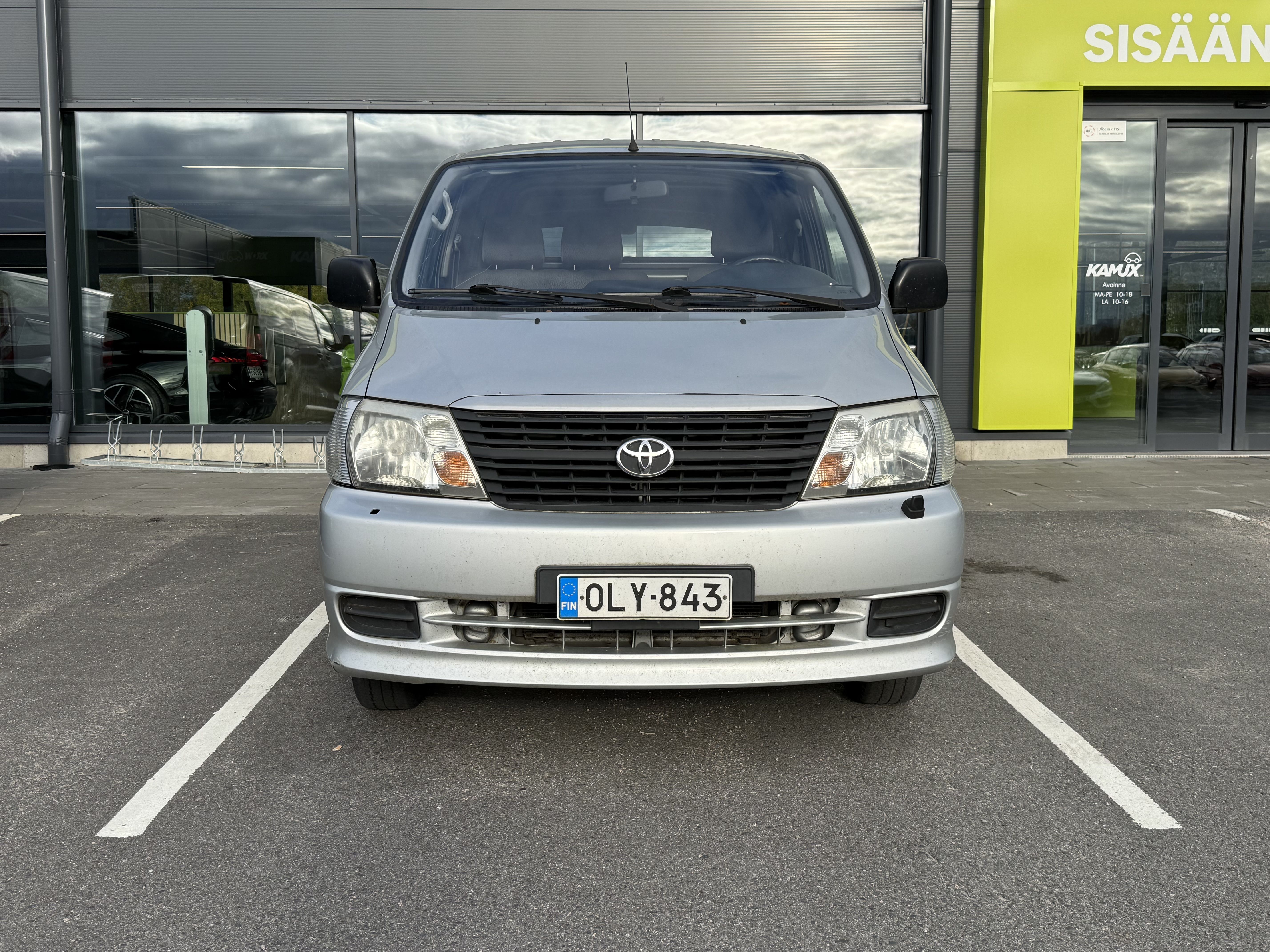 Toyota Hiace 2.5D-4D 2007, kuva 3/6