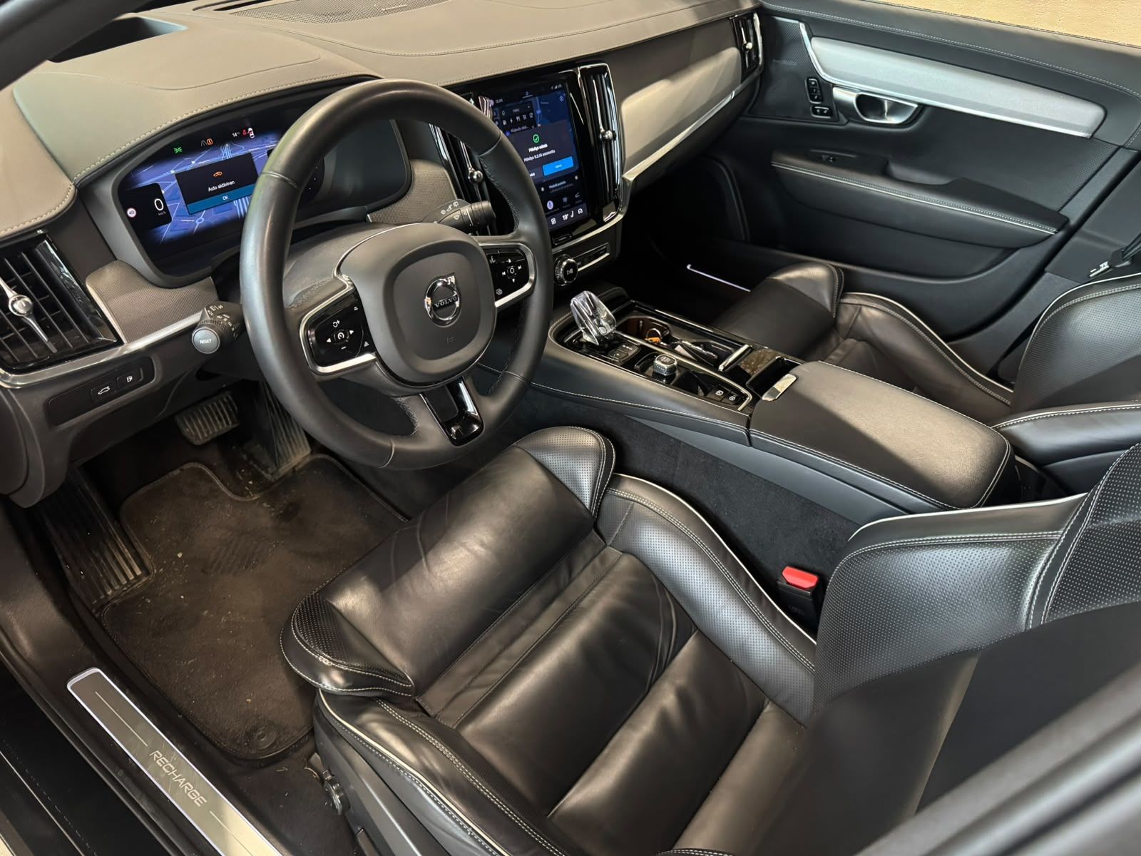 Volvo V90 2023, photo 4/13