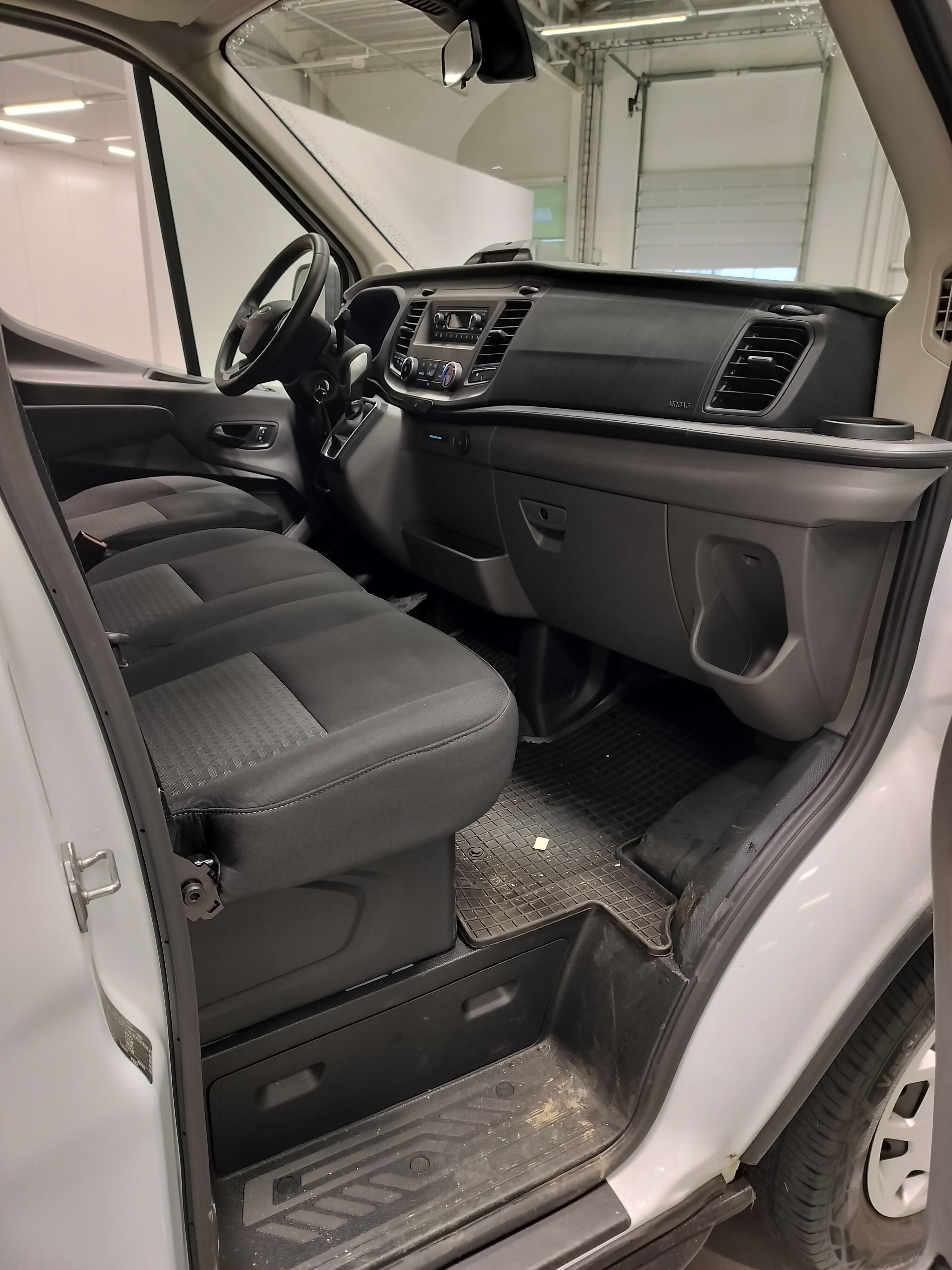 Ford Transit 2024, photo 6/8