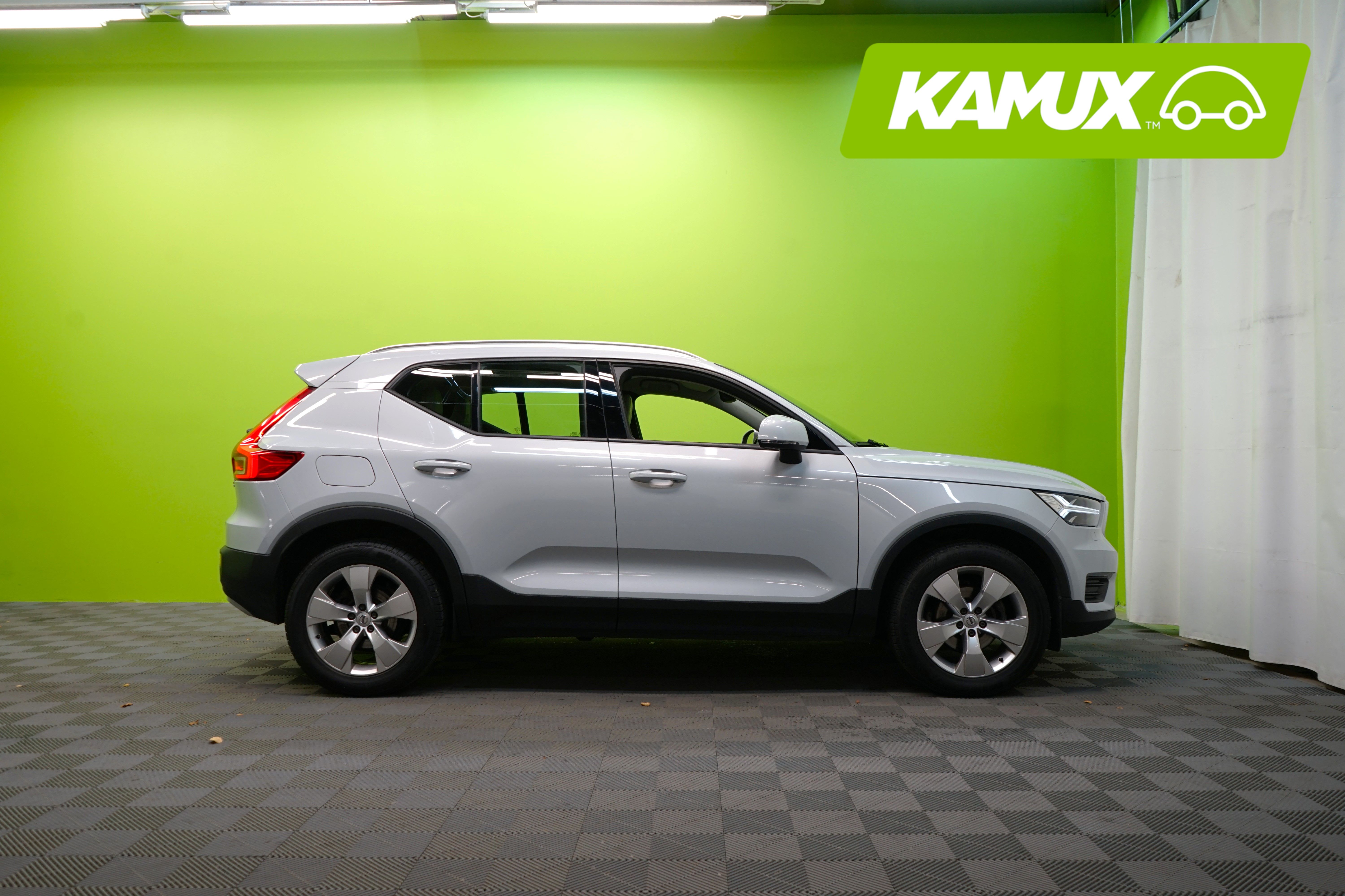 Volvo XC40 T3 Momentum aut 2021, kuva 2/27