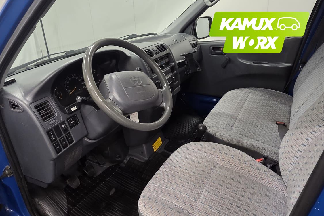 Toyota Hiace 2,5 D-4D 100 5ov pitkä 4WD 2006, kuva 7/19