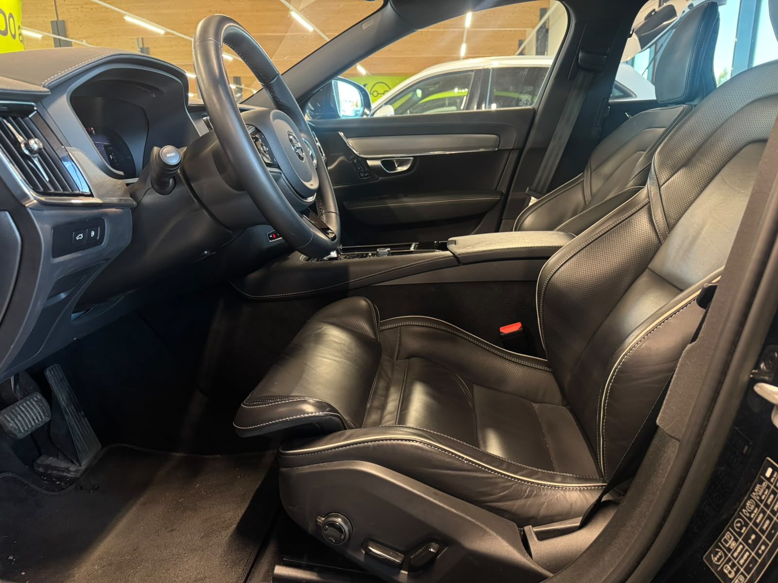 Volvo V90 2023, photo 3/13