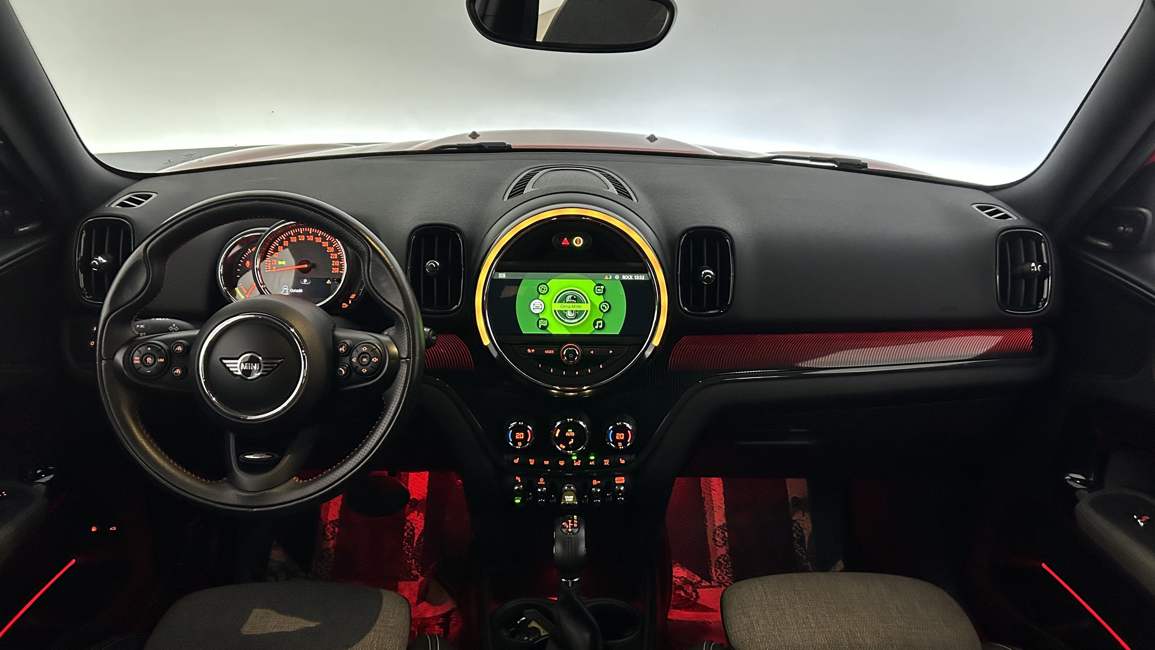 MINI Countryman 2018, photo 7/26