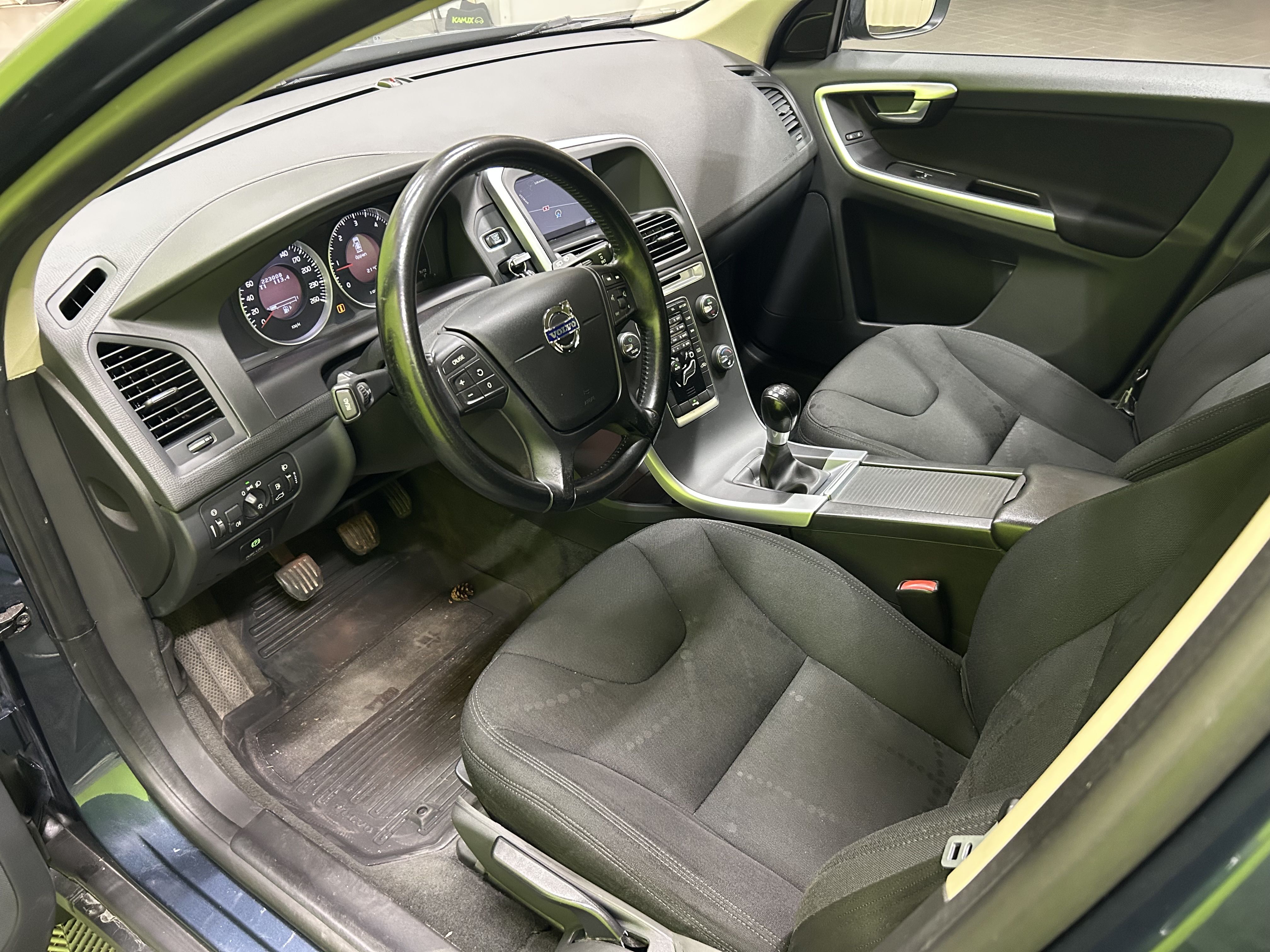Volvo XC60 D3 DRIVe Kinetic 2011, kuva 4/6