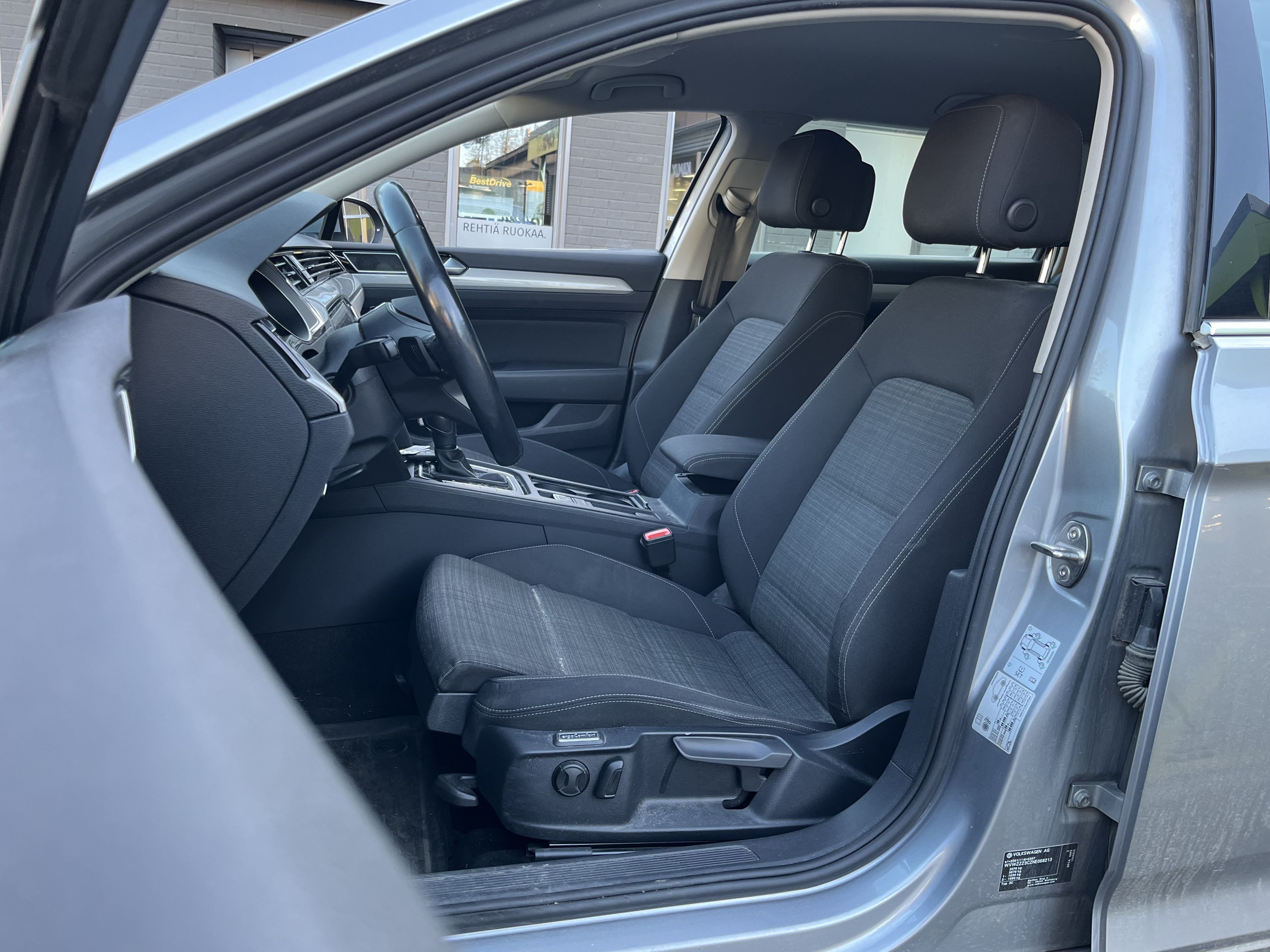 Volkswagen Passat 2022, kuva 6/15