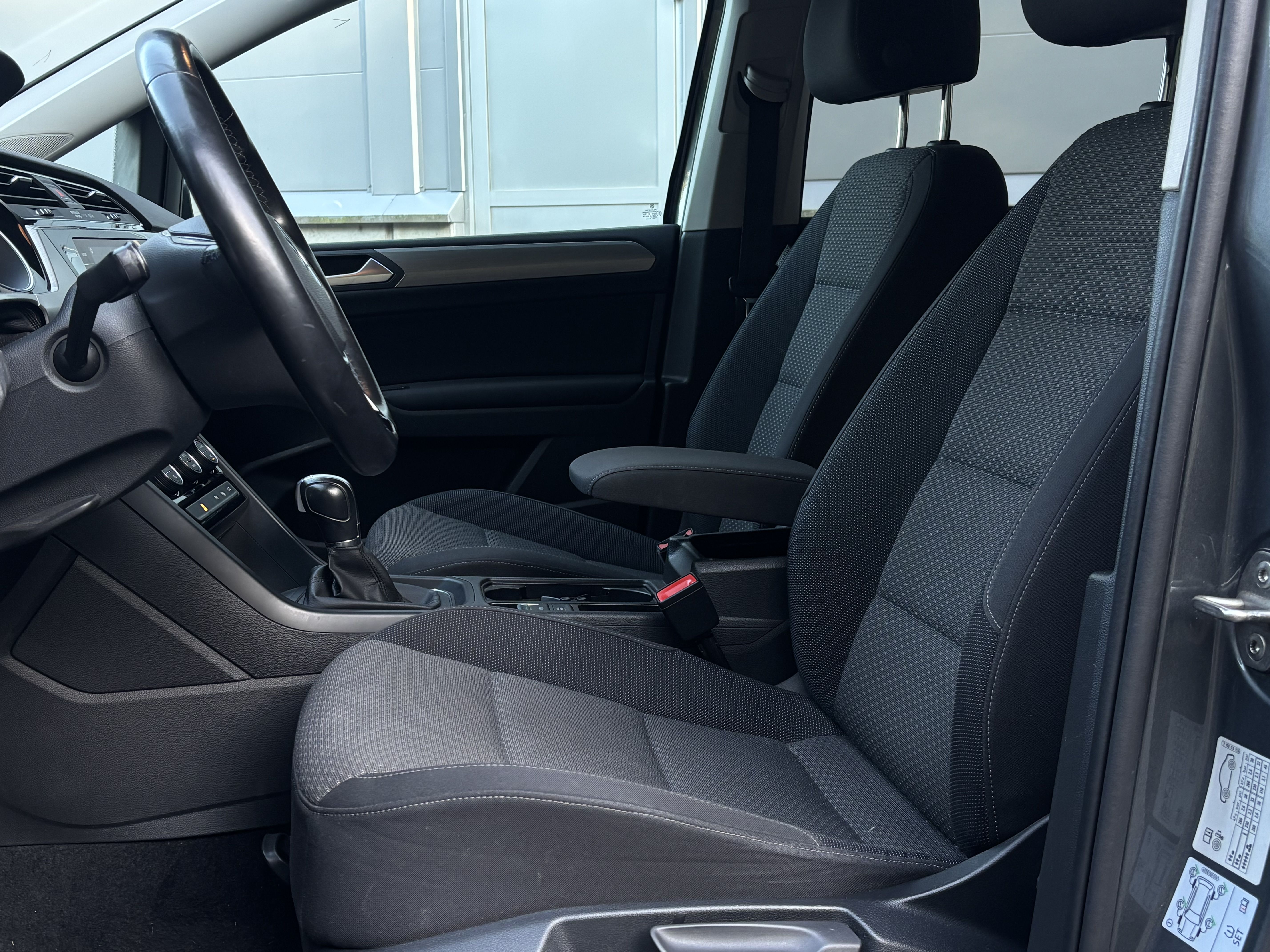 Volkswagen Touran 2018, kuva 6/12