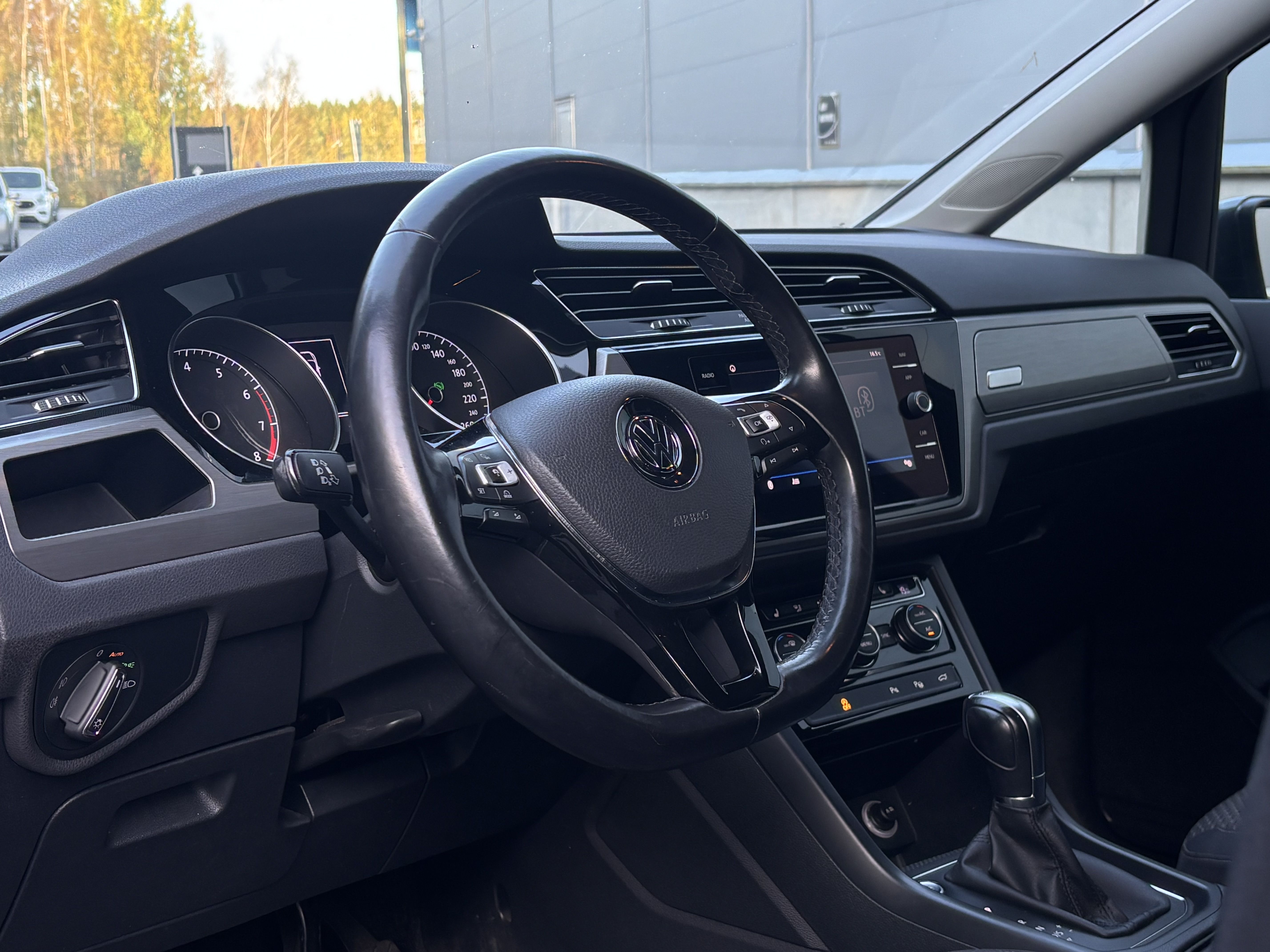 Volkswagen Touran 2018, kuva 5/12
