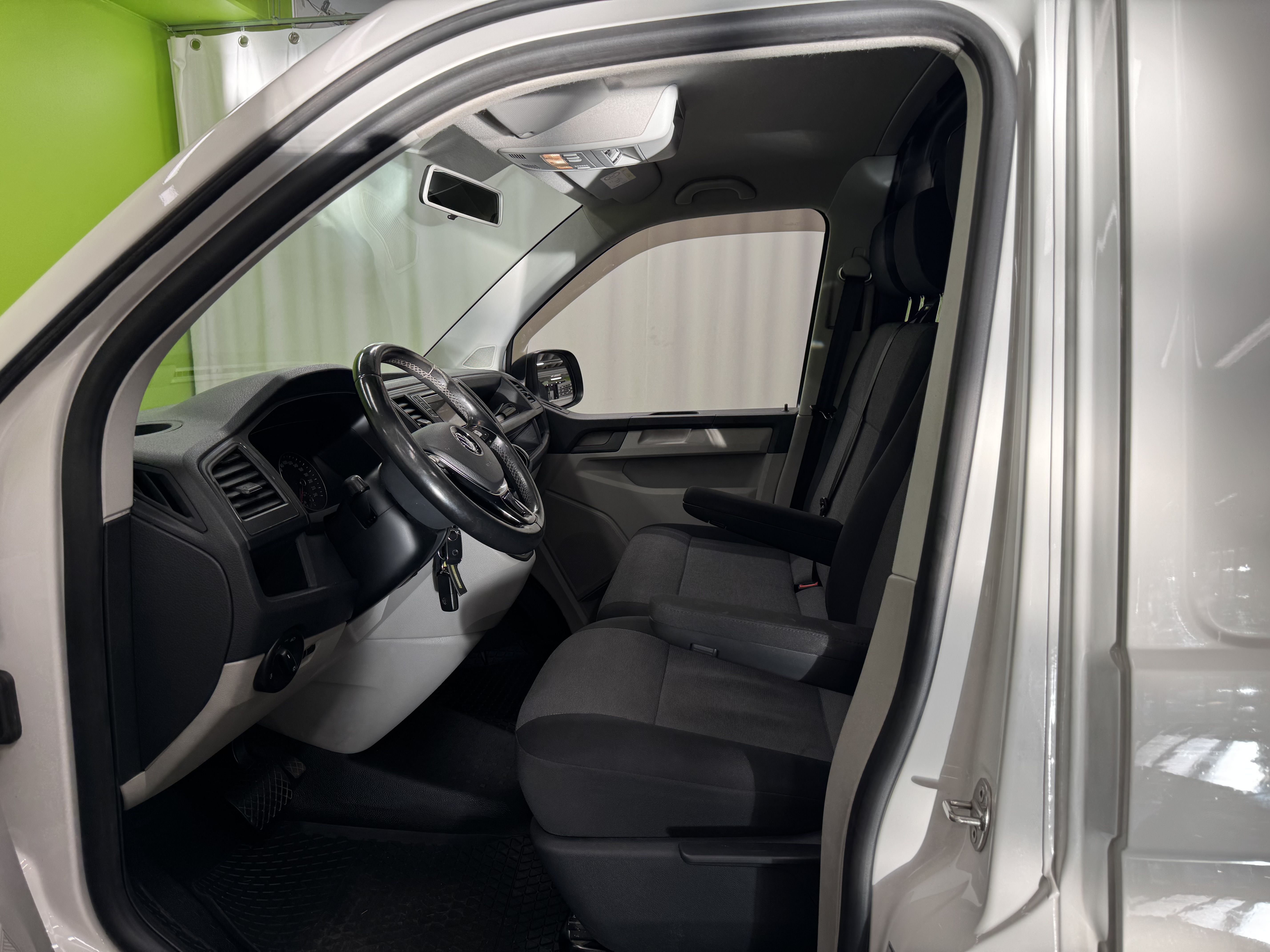 Volkswagen Transporter 2017, kuva 6/20