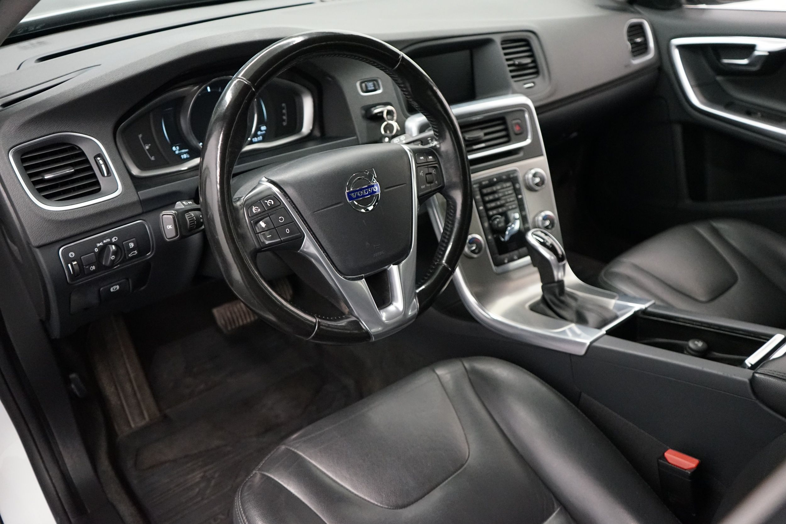 Volvo V60 D3 Momentum aut 2017, kuva 6/28