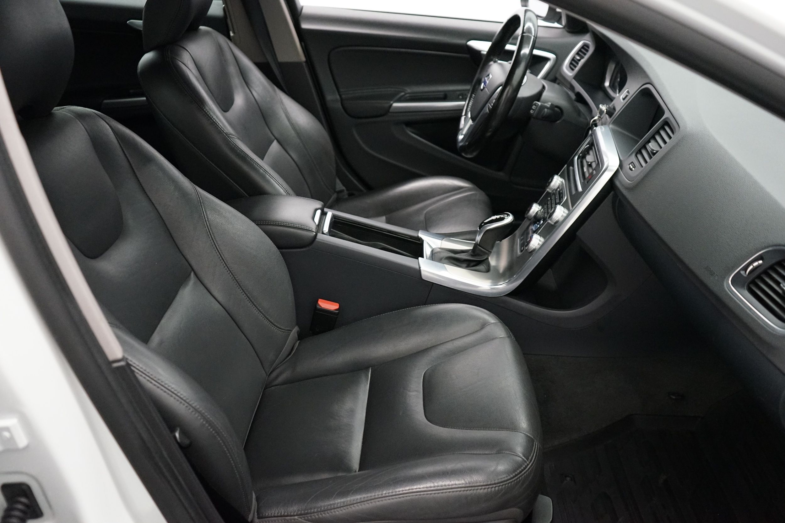 Volvo V60 D3 Momentum aut 2017, kuva 7/28