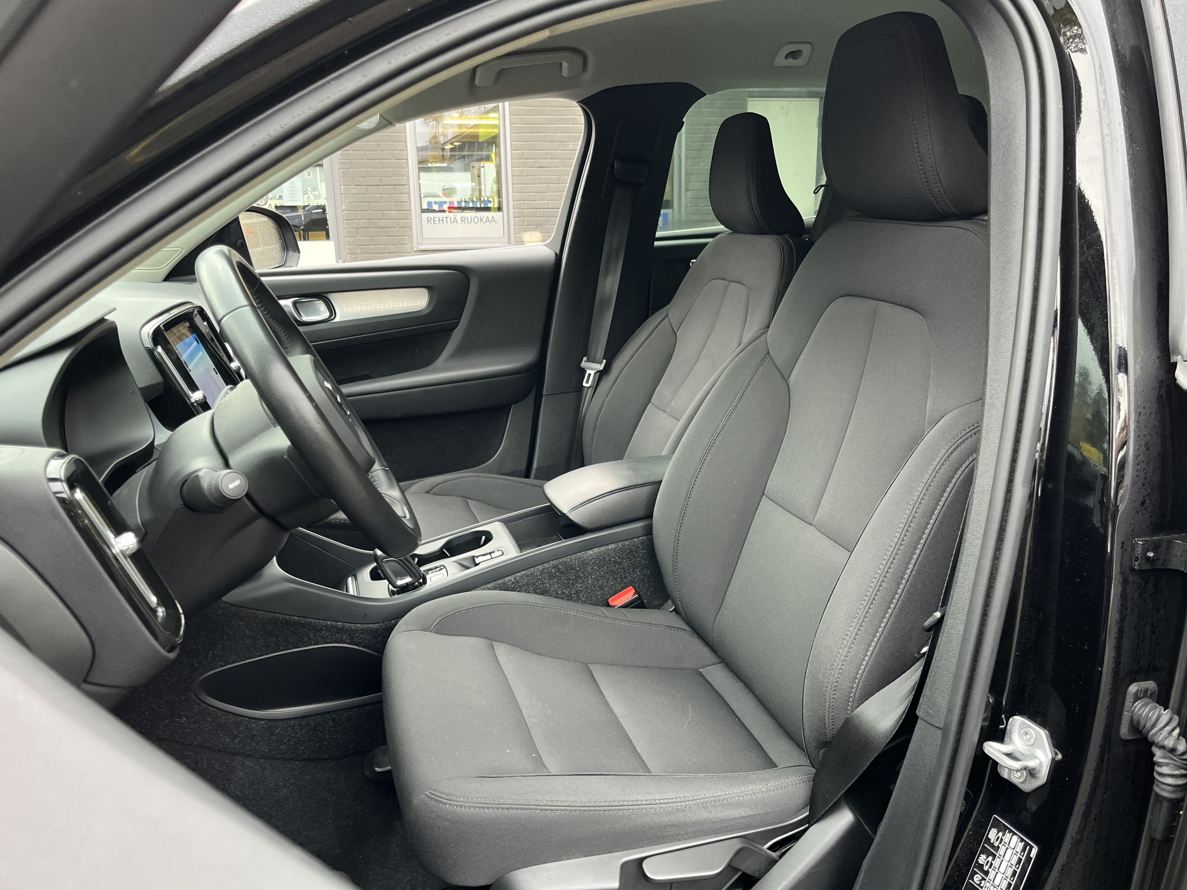 Volvo XC40 2021, photo 7/14