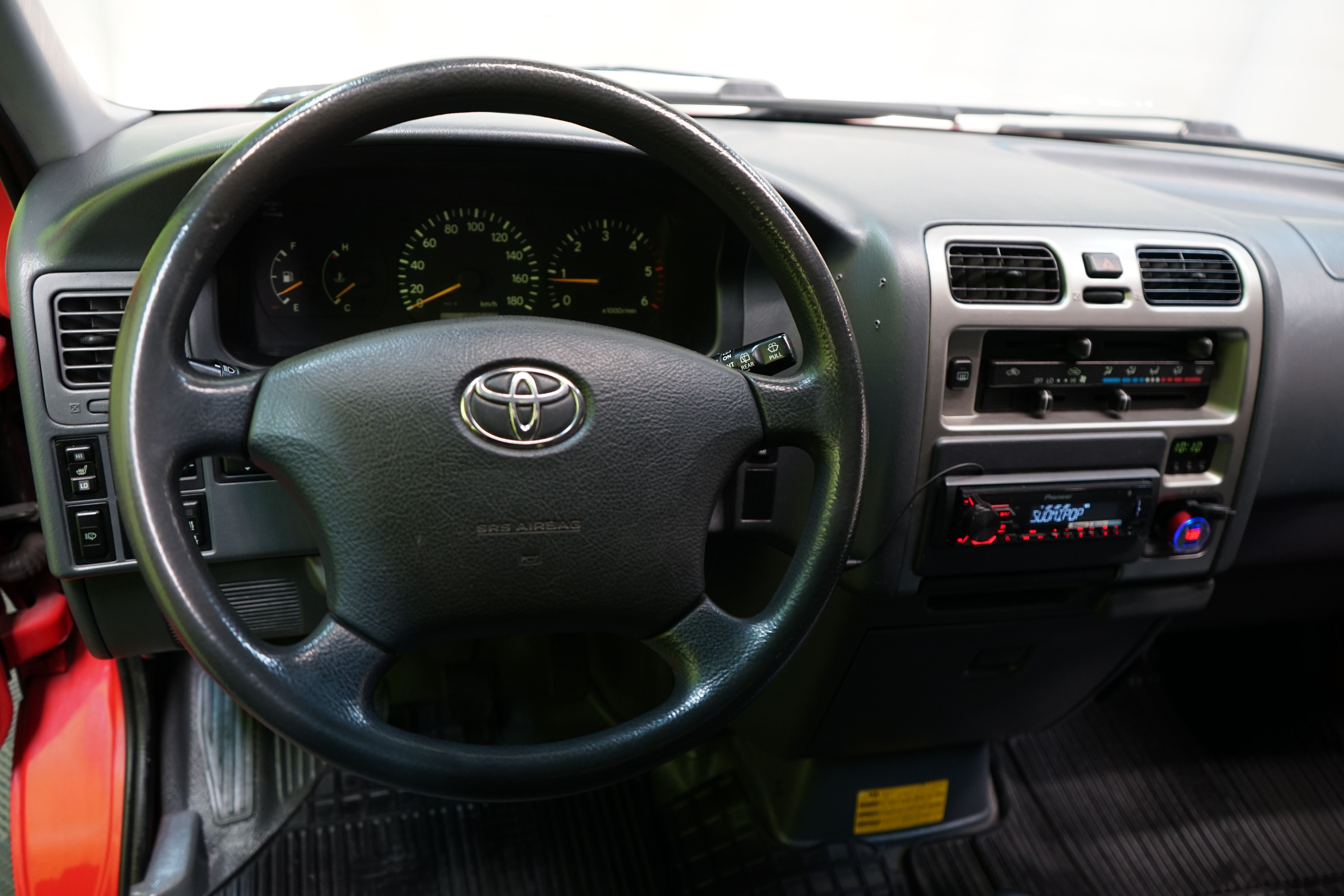 Toyota Hiace 2,5 D-4D 95 4ov pitkä 2007, kuva 6/19