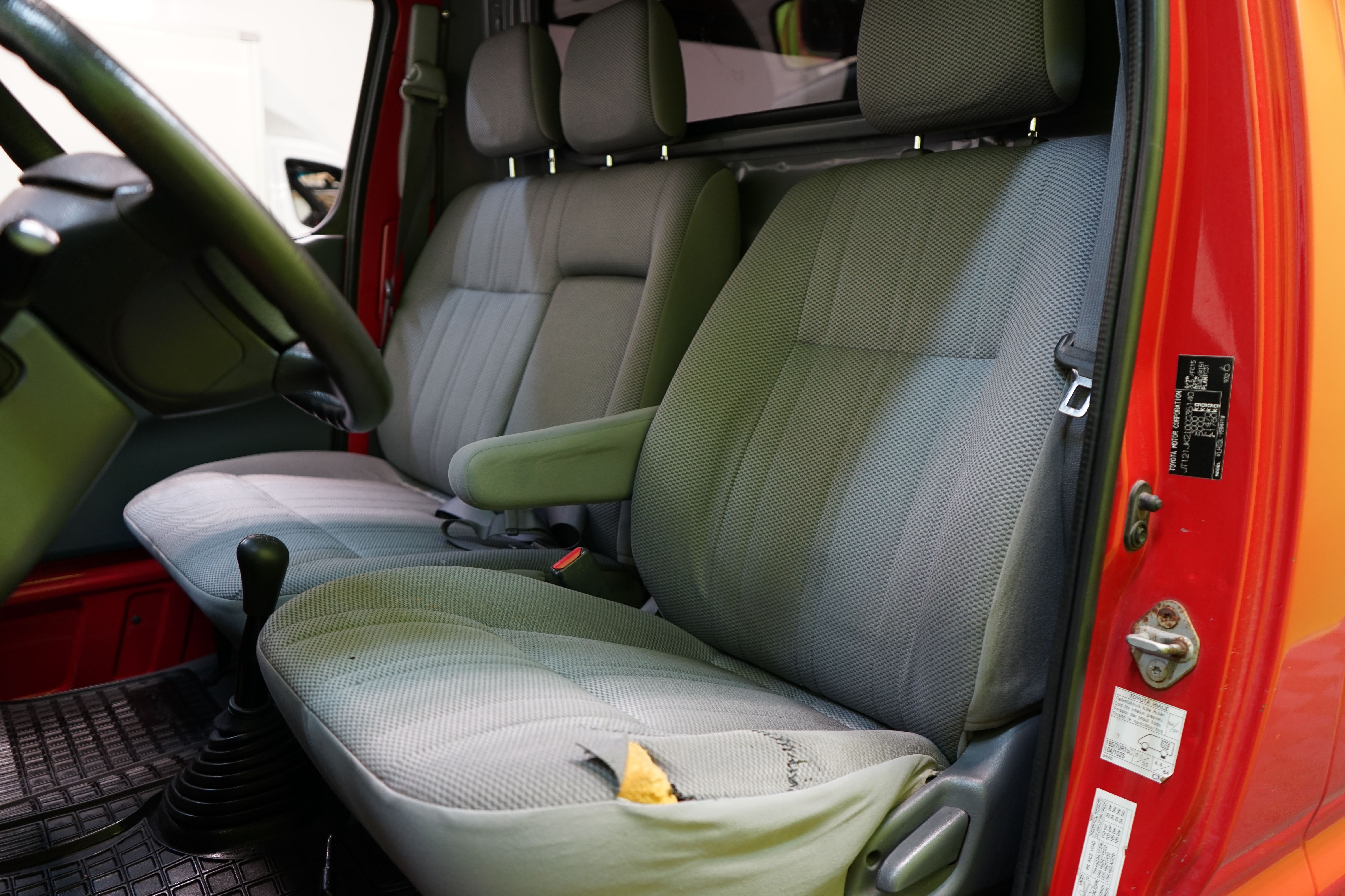Toyota Hiace 2,5 D-4D 95 4ov pitkä 2007, kuva 7/19