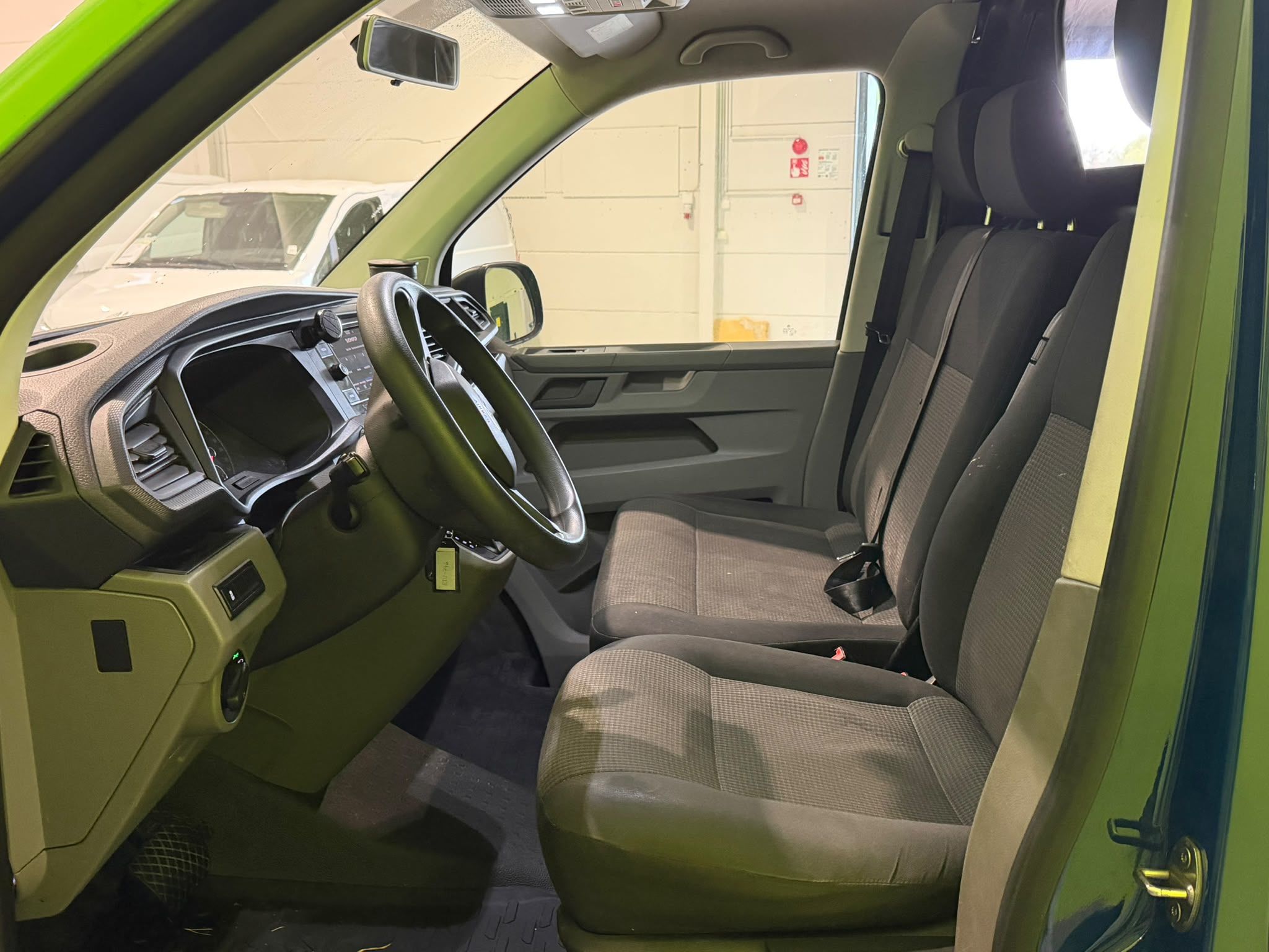 Volkswagen Transporter 2021, photo 6/9