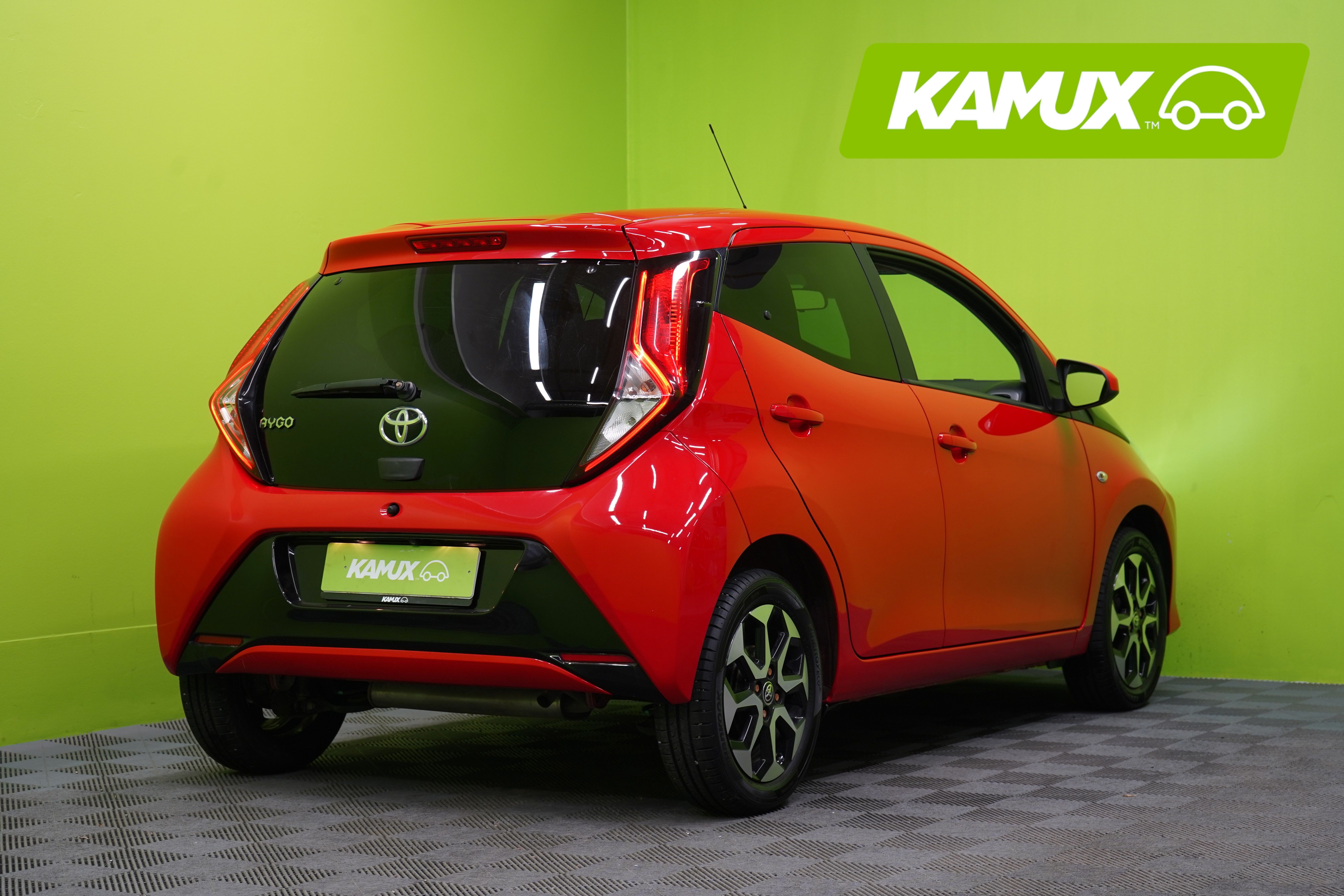 Toyota Aygo 1,0 VVT-i x-play x-shift 5ov 2021, kuva 3/24