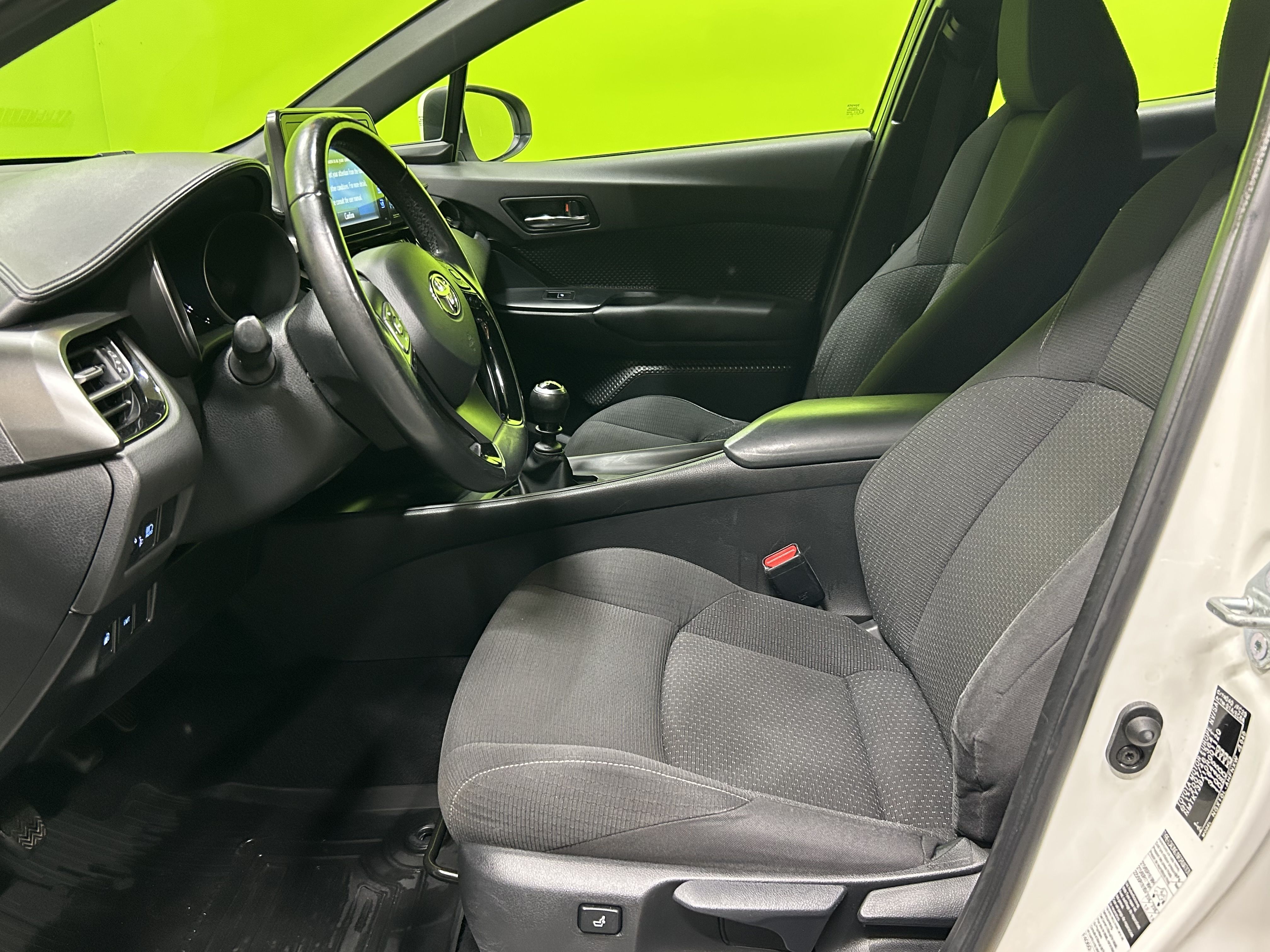 Toyota C-HR 1,2 T Active 2017, photo 7/21
