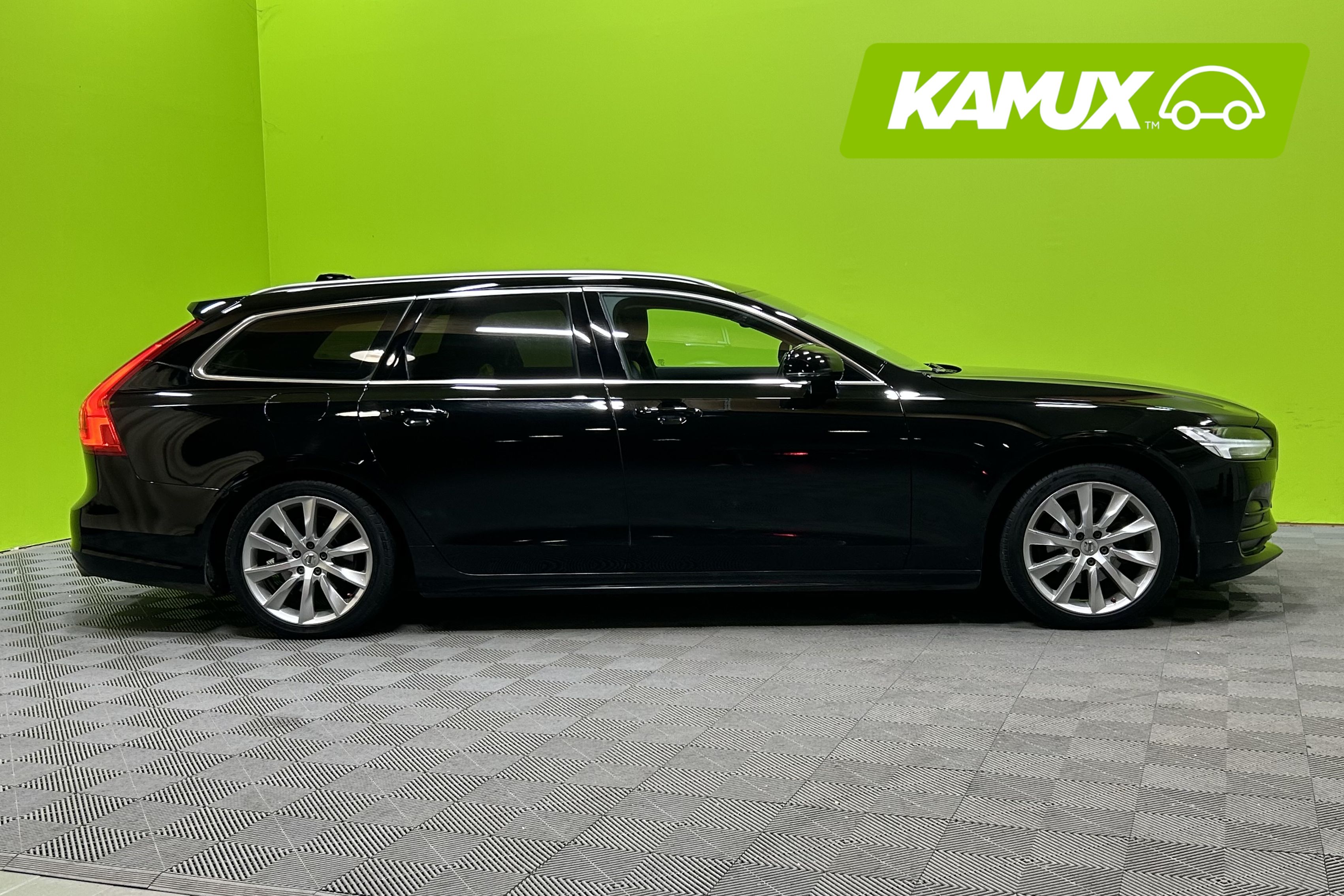 Volvo V90 D4 AWD Momentum aut 2018, kuva 2/24