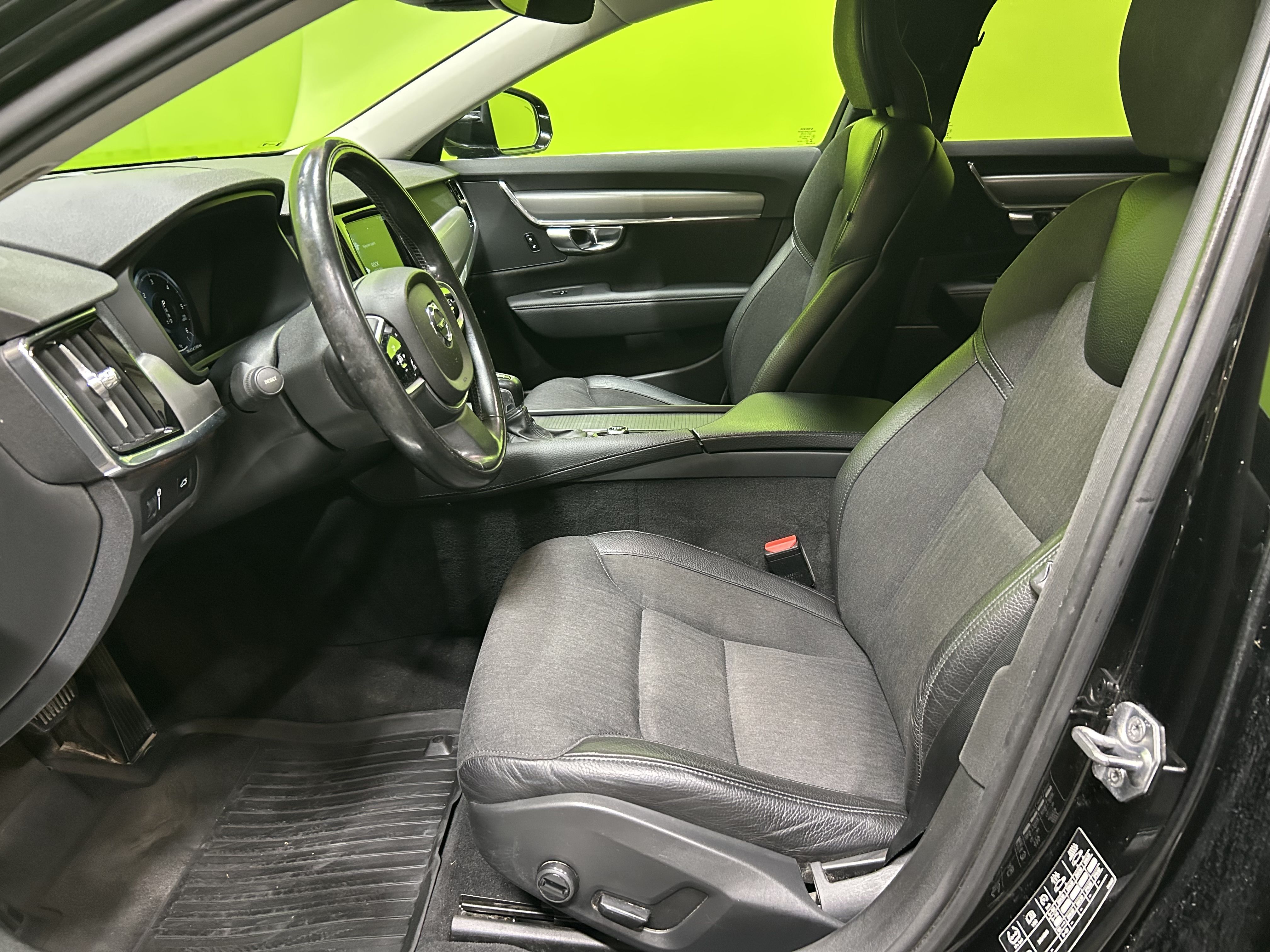 Volvo V90 D4 AWD Momentum aut 2018, kuva 7/24