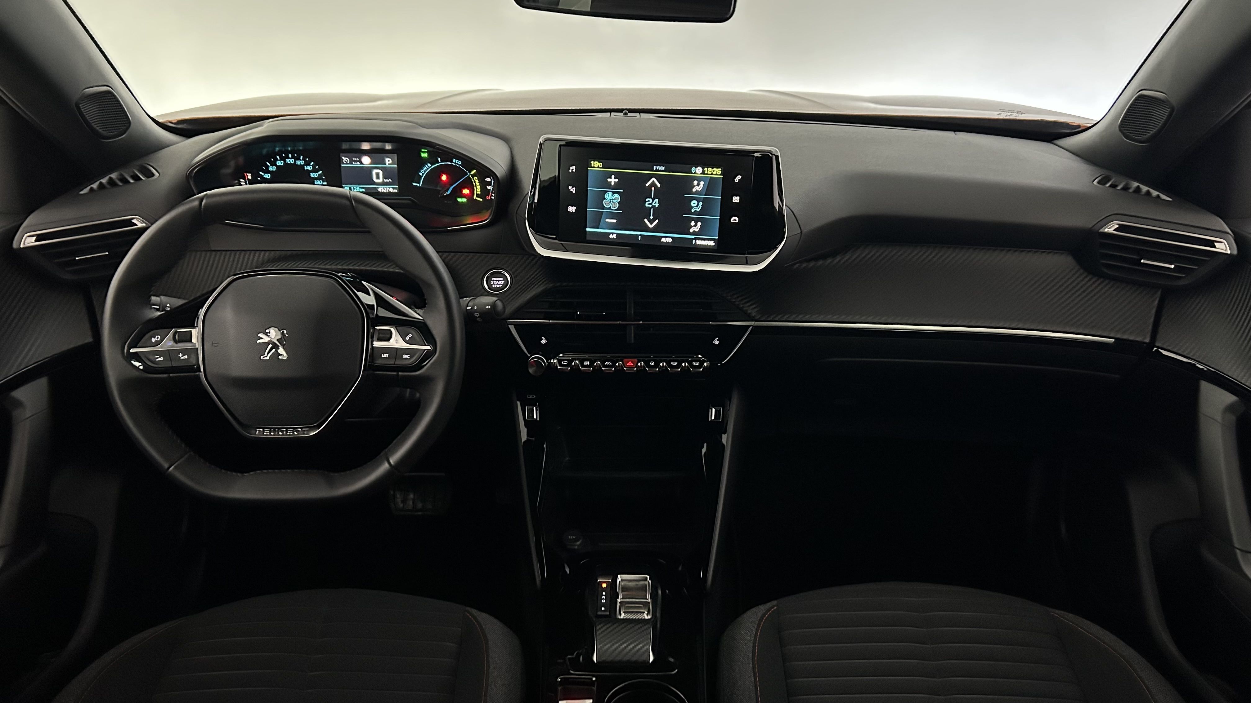 Peugeot e-2008 Active Pack 50 kWh 136hv 2023, photo 7/23