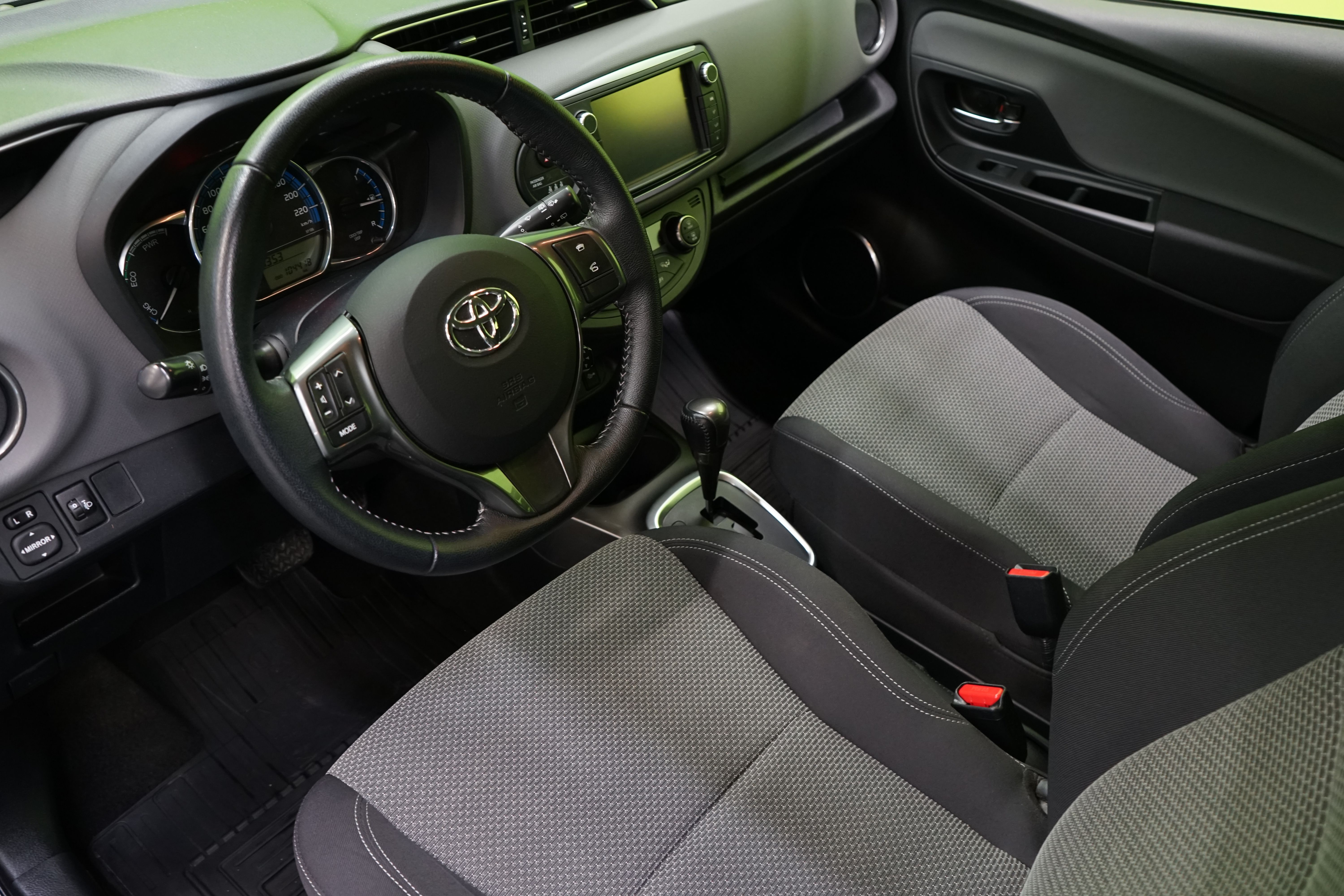 Toyota Yaris 1,5 Hybrid Active 5ov 2016, kuva 6/22