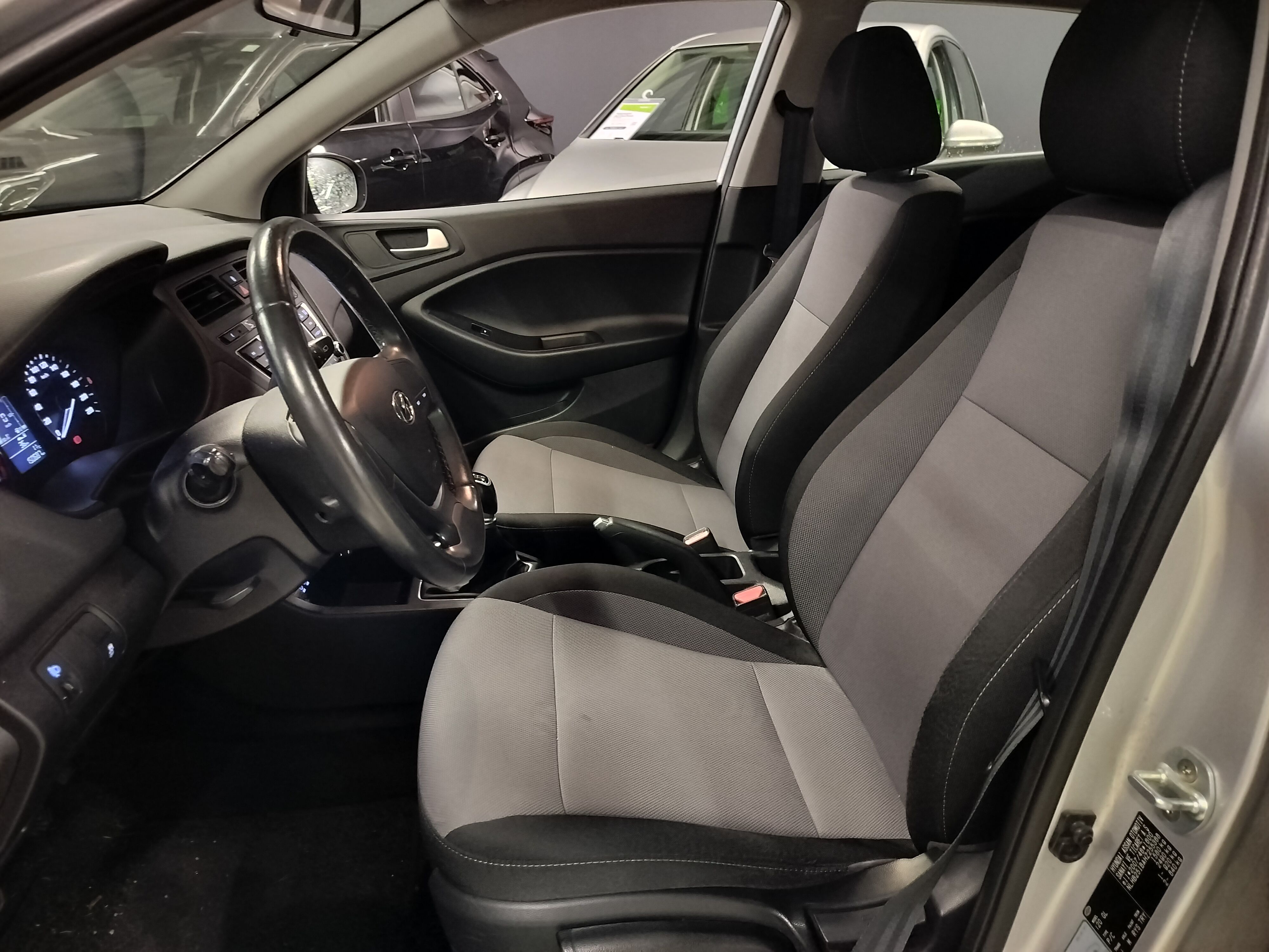 Hyundai i20 1,2 5MT ISG Classic 2017, kuva 6/10
