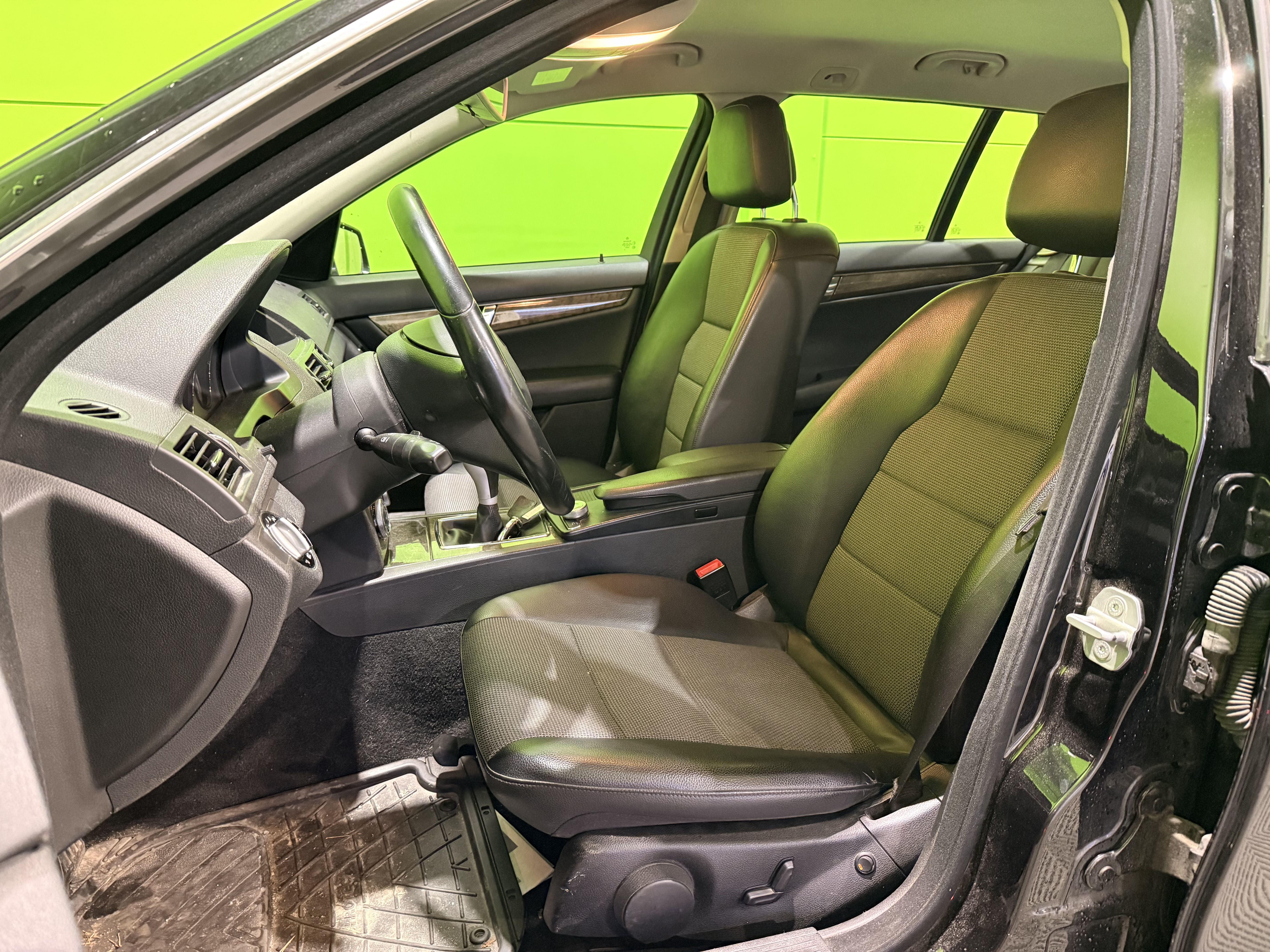 Mercedes-Benz C 220 CDI Avantgarde 2009, kuva 3/6