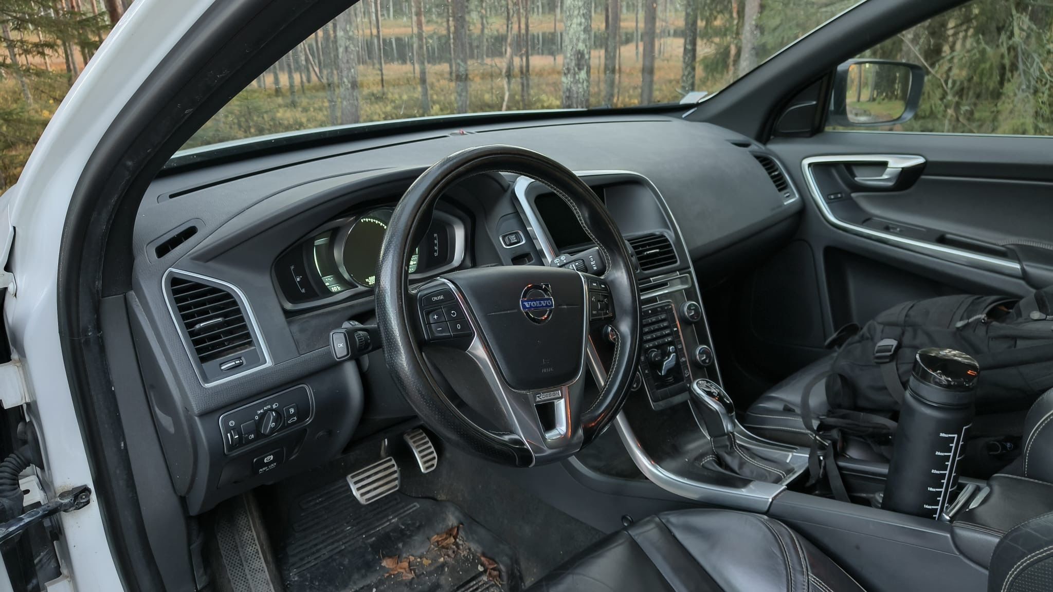 Volvo XC60 D5 AWD R-Design aut 2014, kuva 6/6