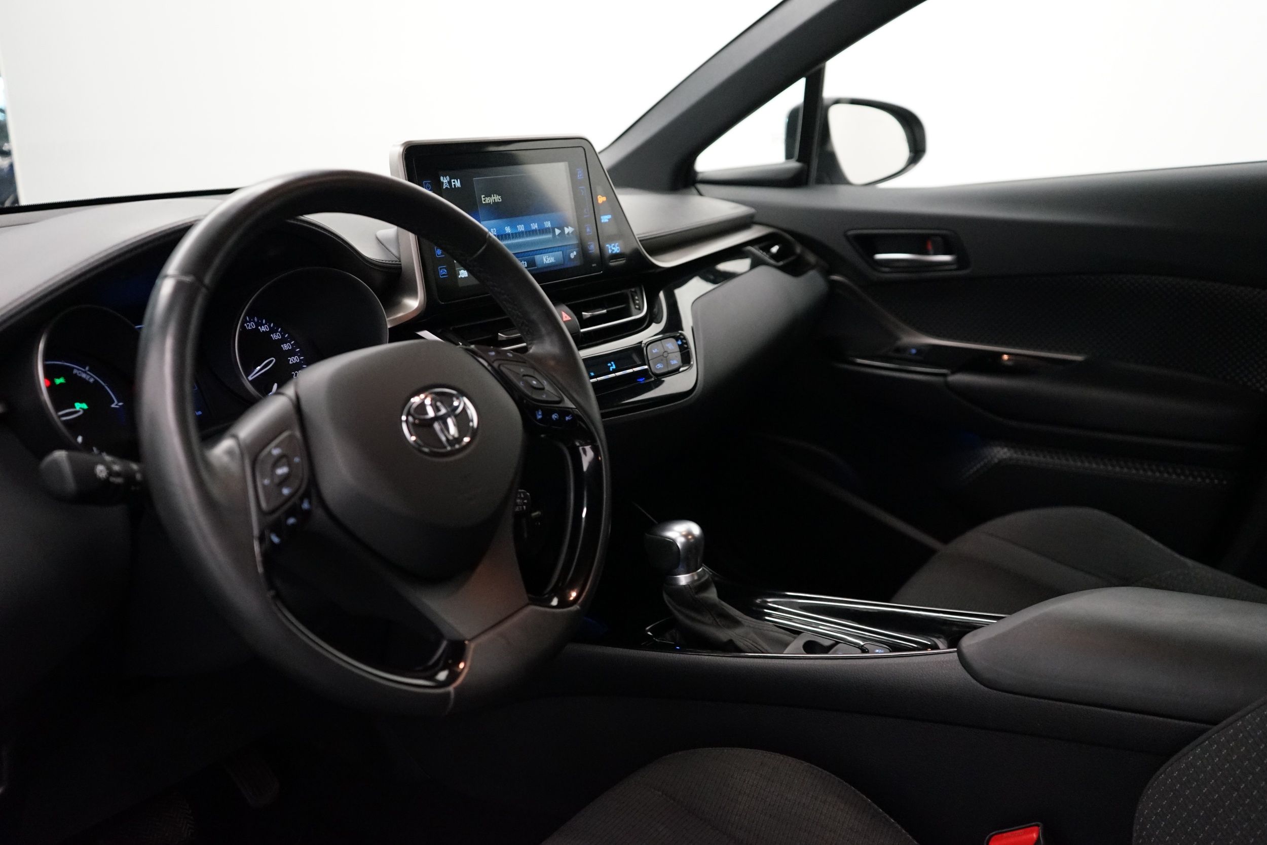 Toyota C-HR 1.8 Hybrid 2019, kuva 6/20