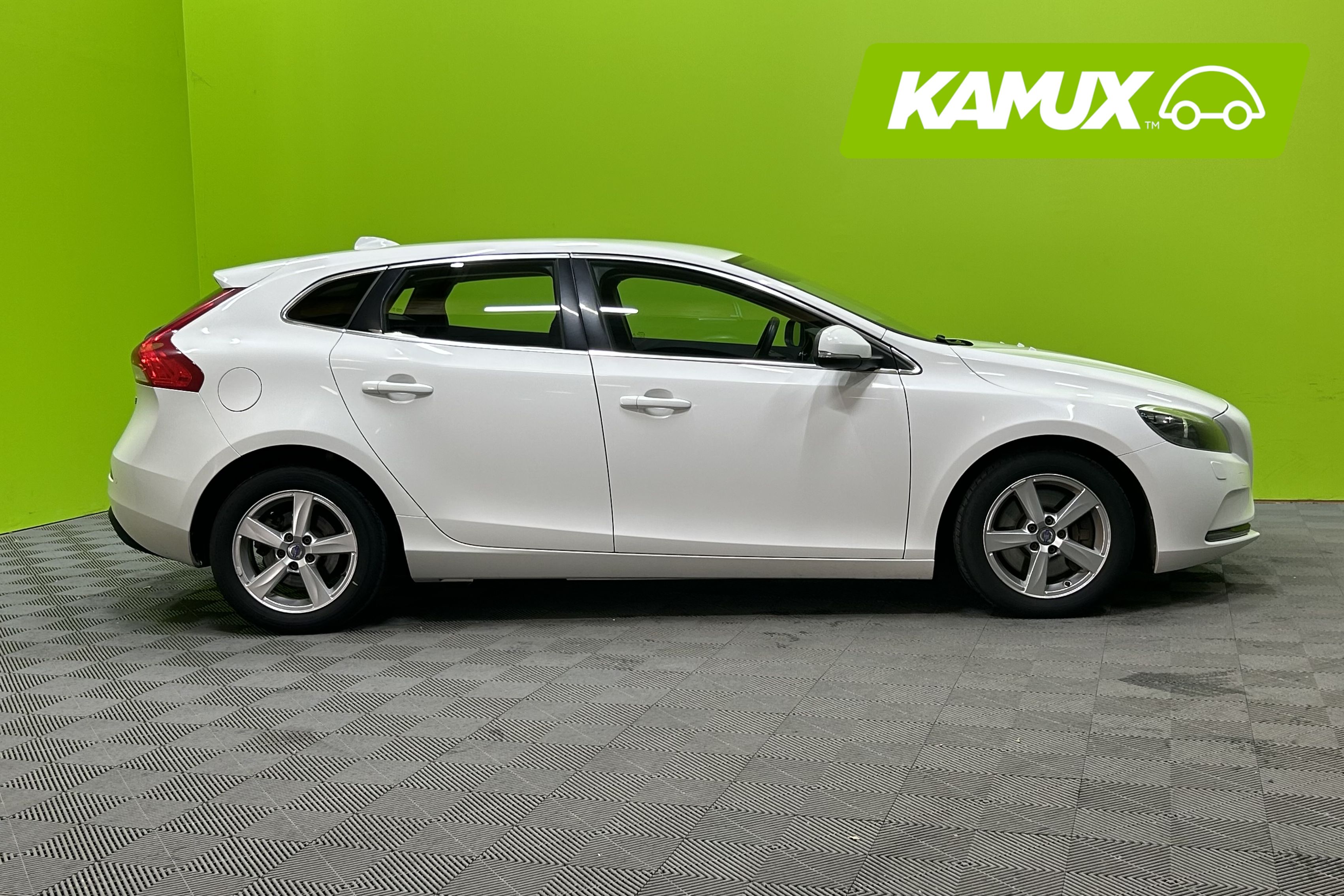 Volvo V40 D2 Momentum aut 2016, bild 2/20