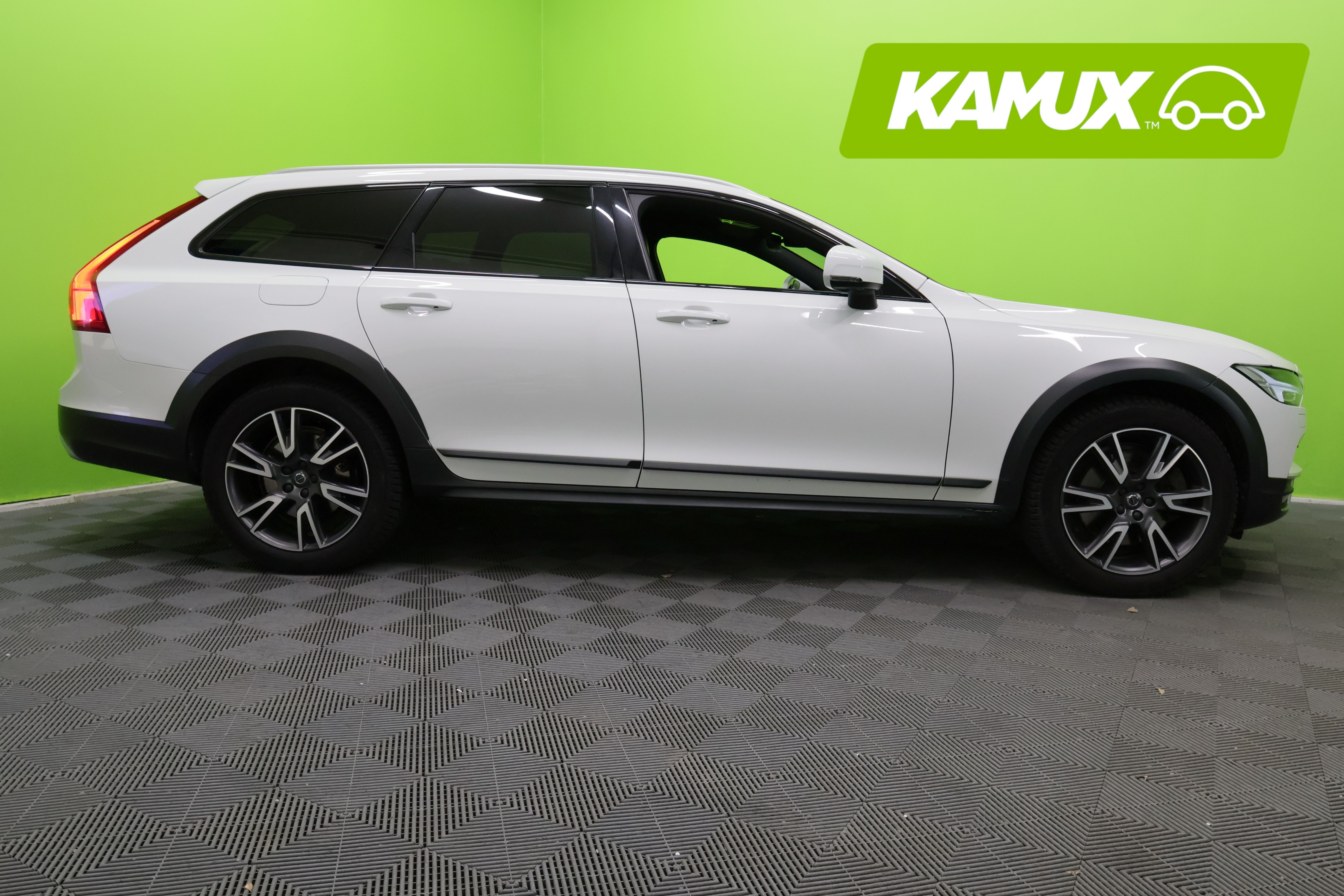 Volvo V90 Cross Country D4 AWD Pro aut 2017, bild 2/26