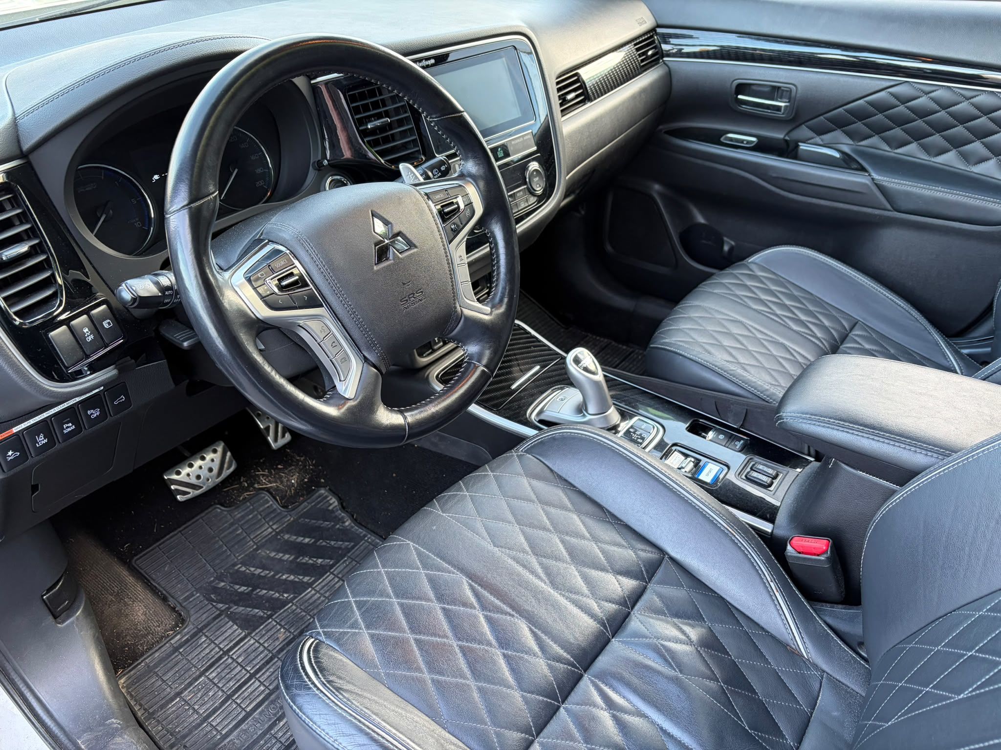 Mitsubishi Outlander PHEV S-edition 2019, bild 3/4