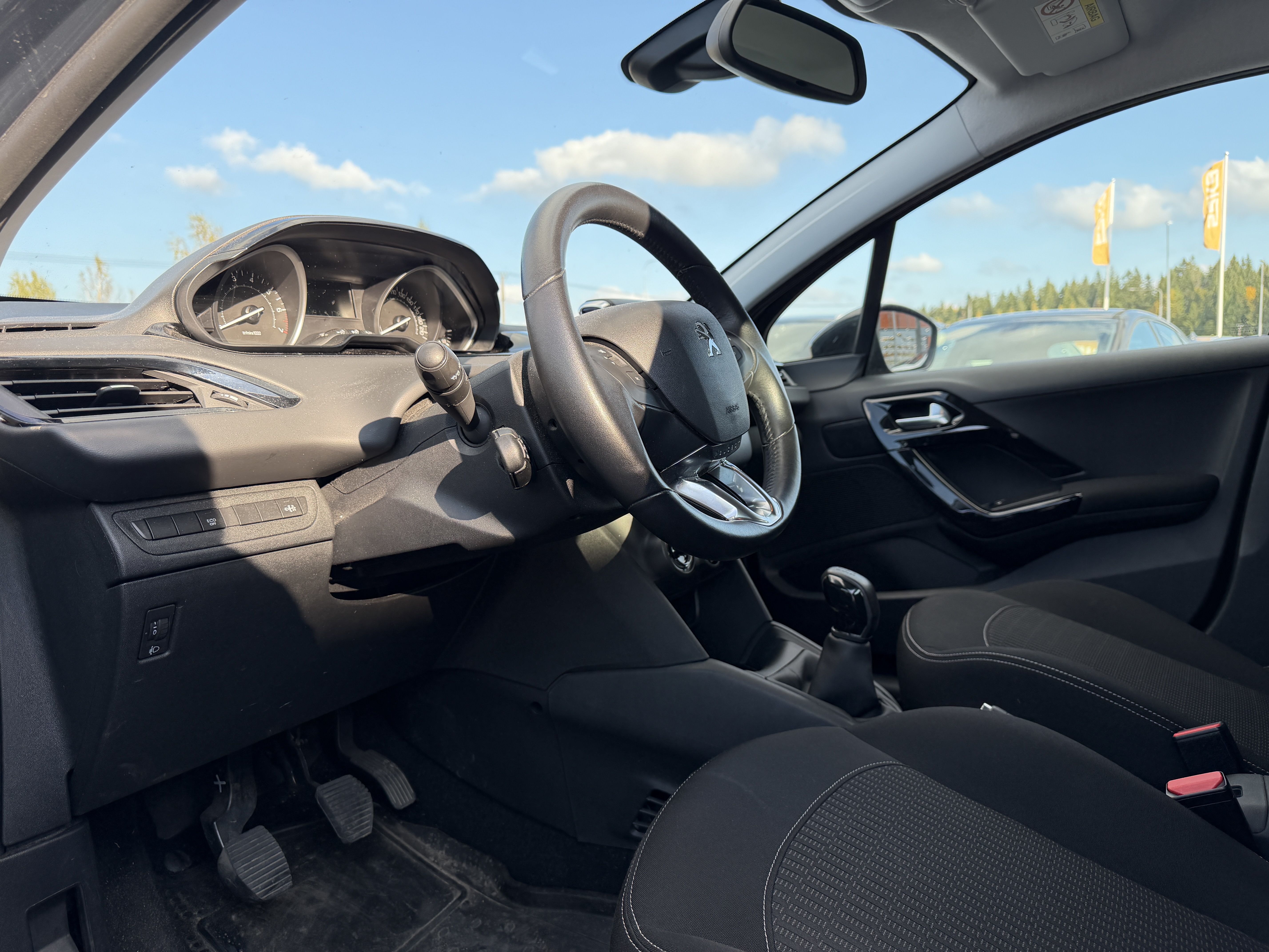 Peugeot 208 Active PureTech 82 5-ov 2018, bild 3/5