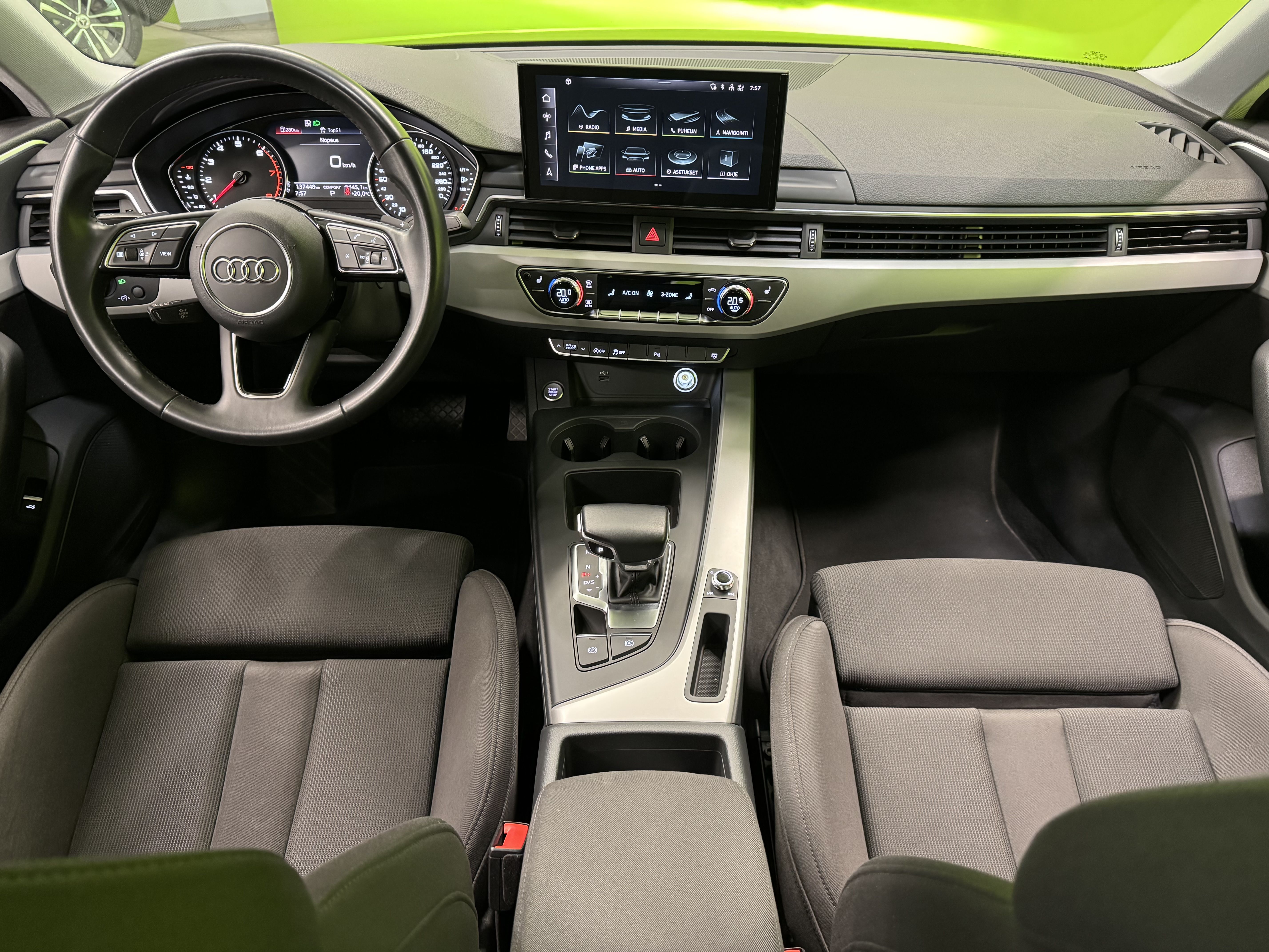 Audi A4 2020, bild 6/27